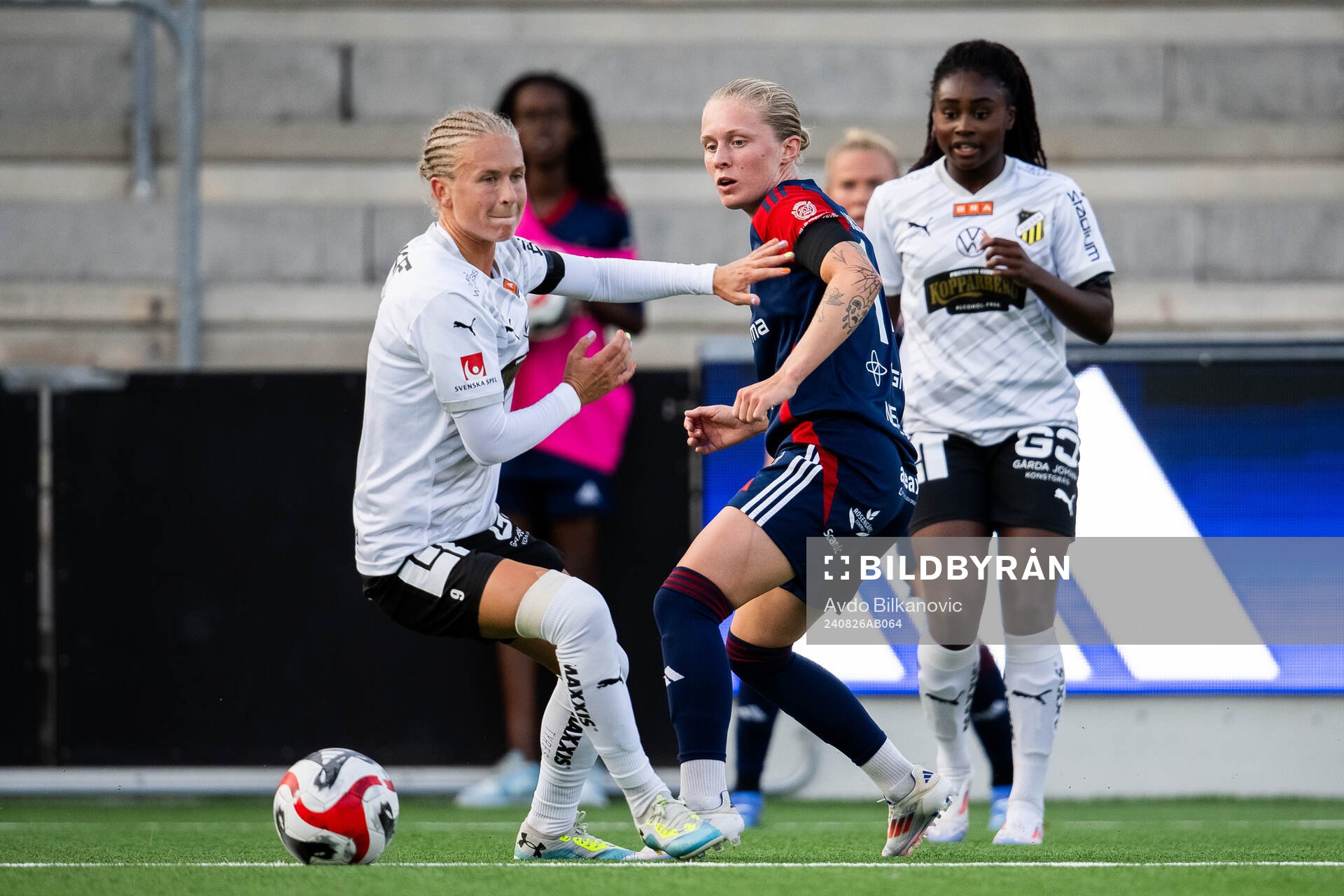 FC Rosengårds Emilia Larsson och hähä9+under