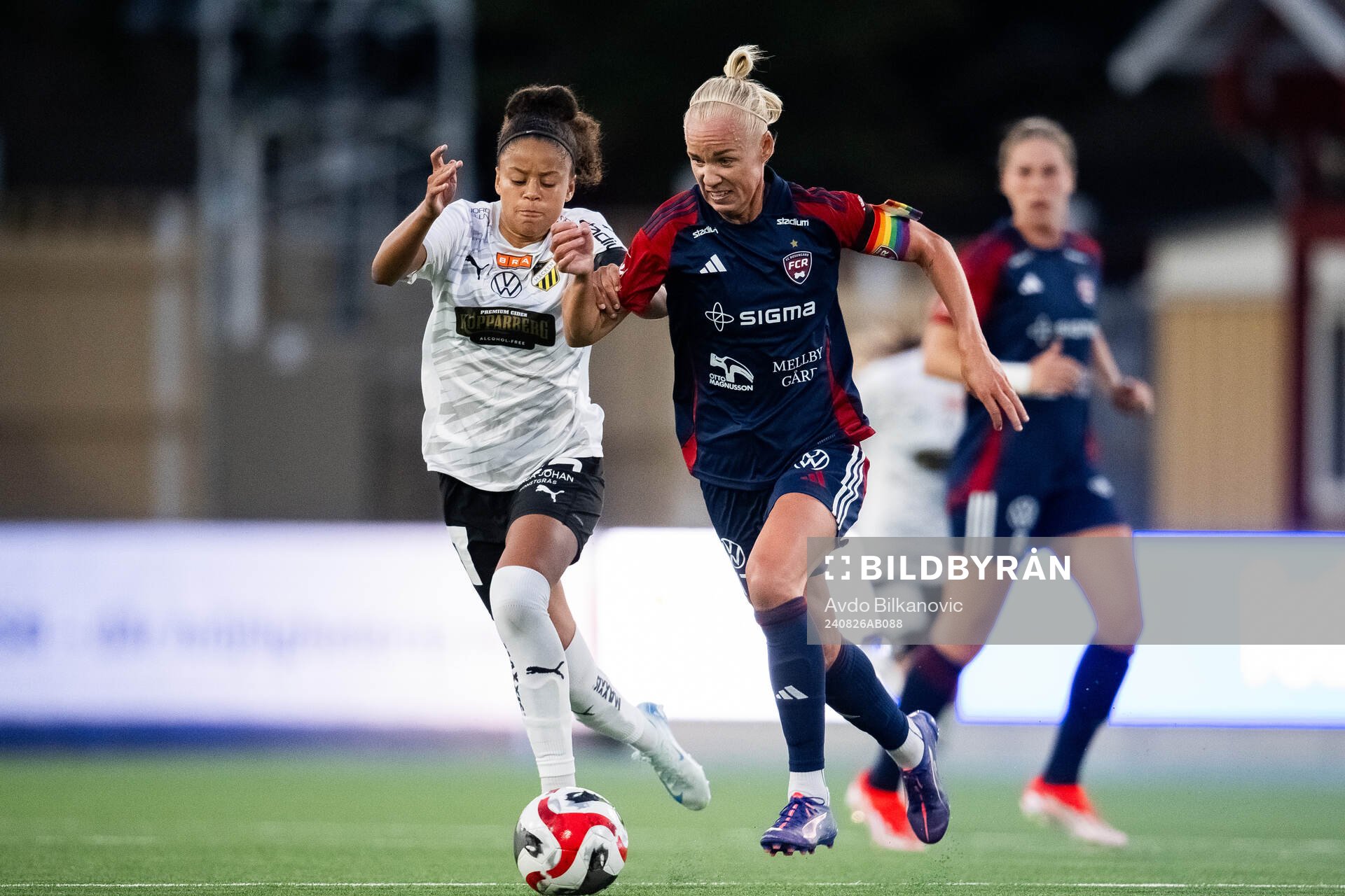 FC Rosengårds Caroline Seger och Häckens Felicia Schröder