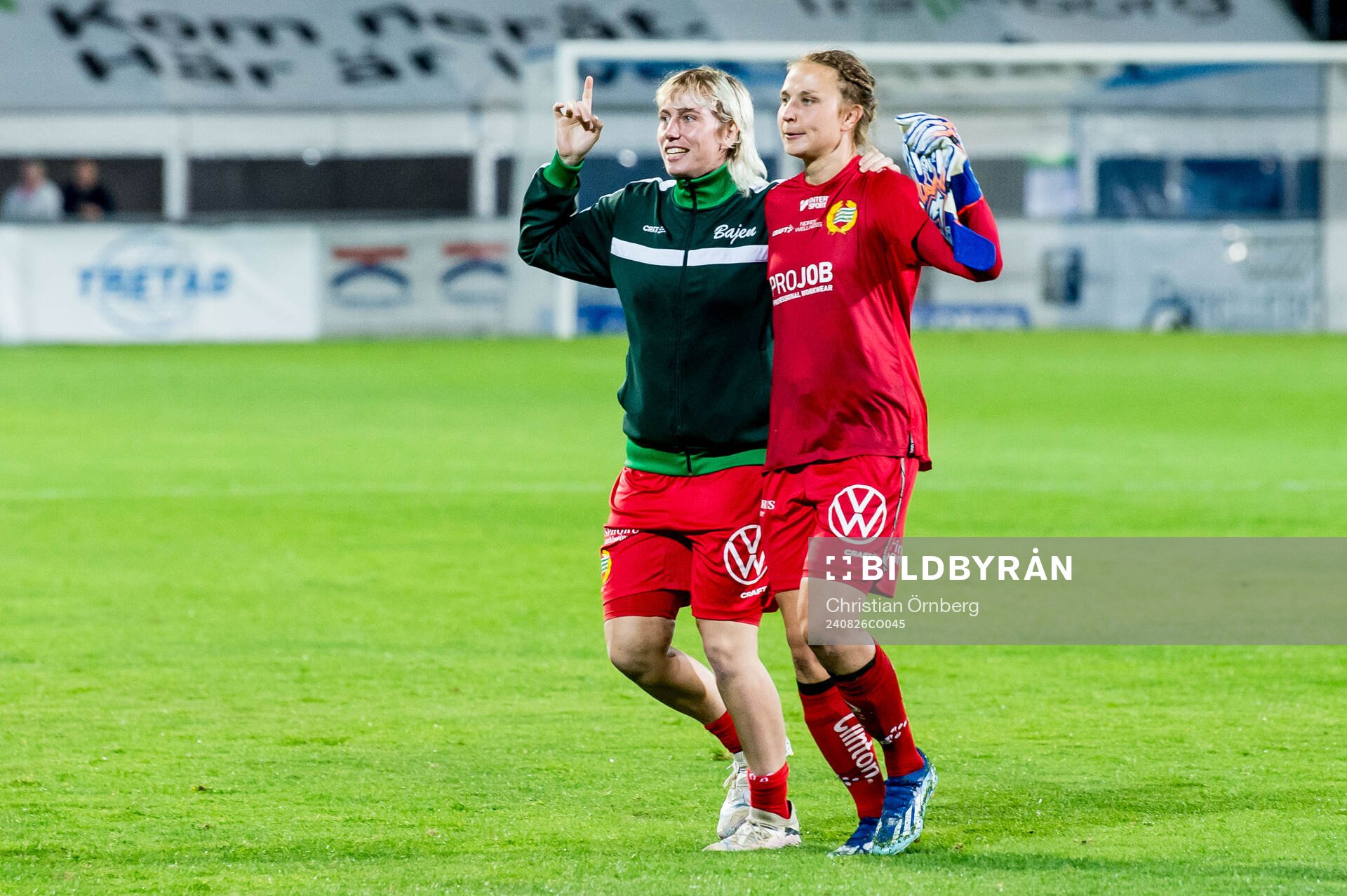 Hammarbys målvakt Moa Edrud och målvakt Anna Tamminen