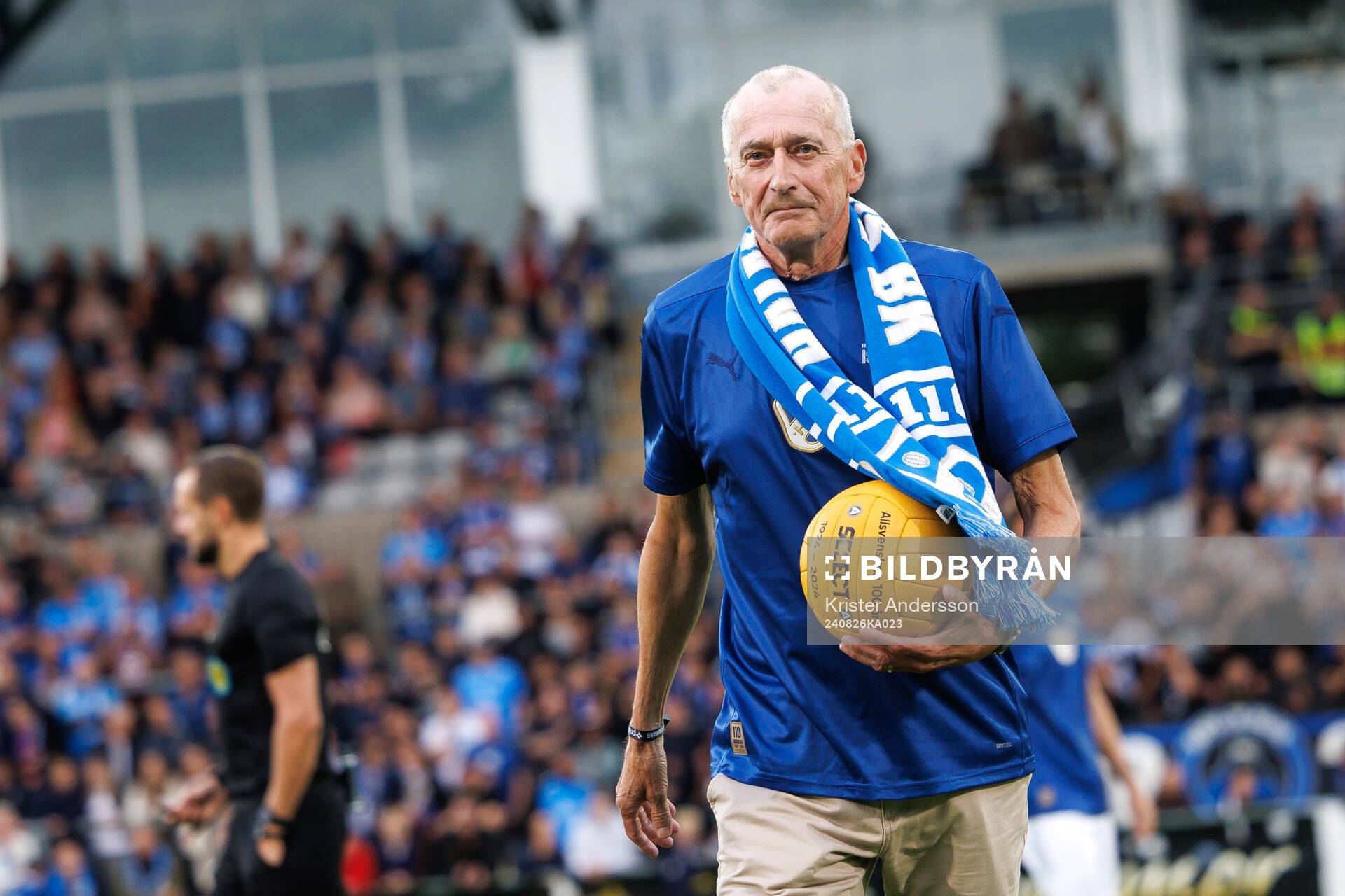 Rutger Backe med jubileumsbollen