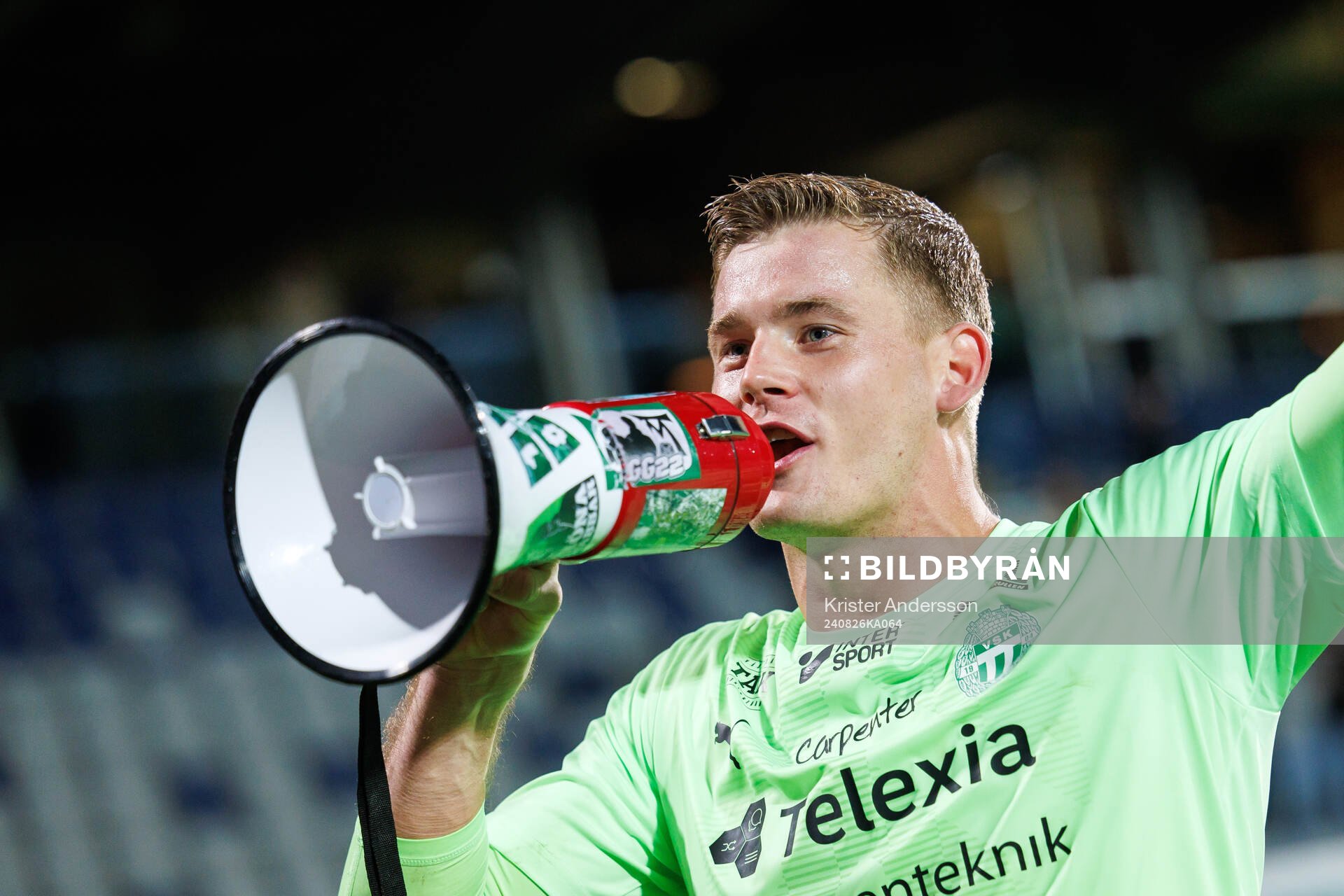 Västerås målvakt Johan Brattberg jublar