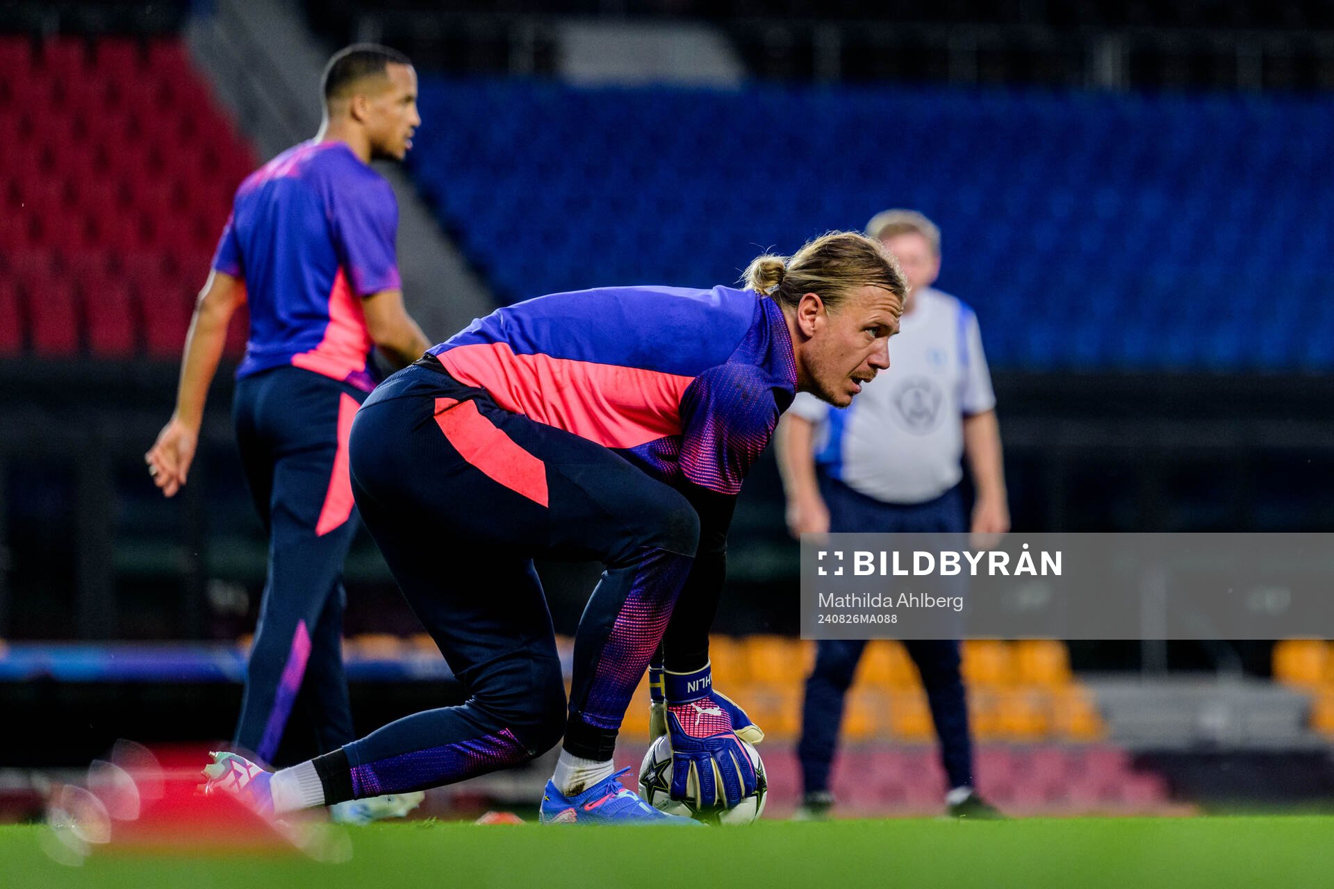 And Goalkeeper Johan Dahlin of Malmö FF