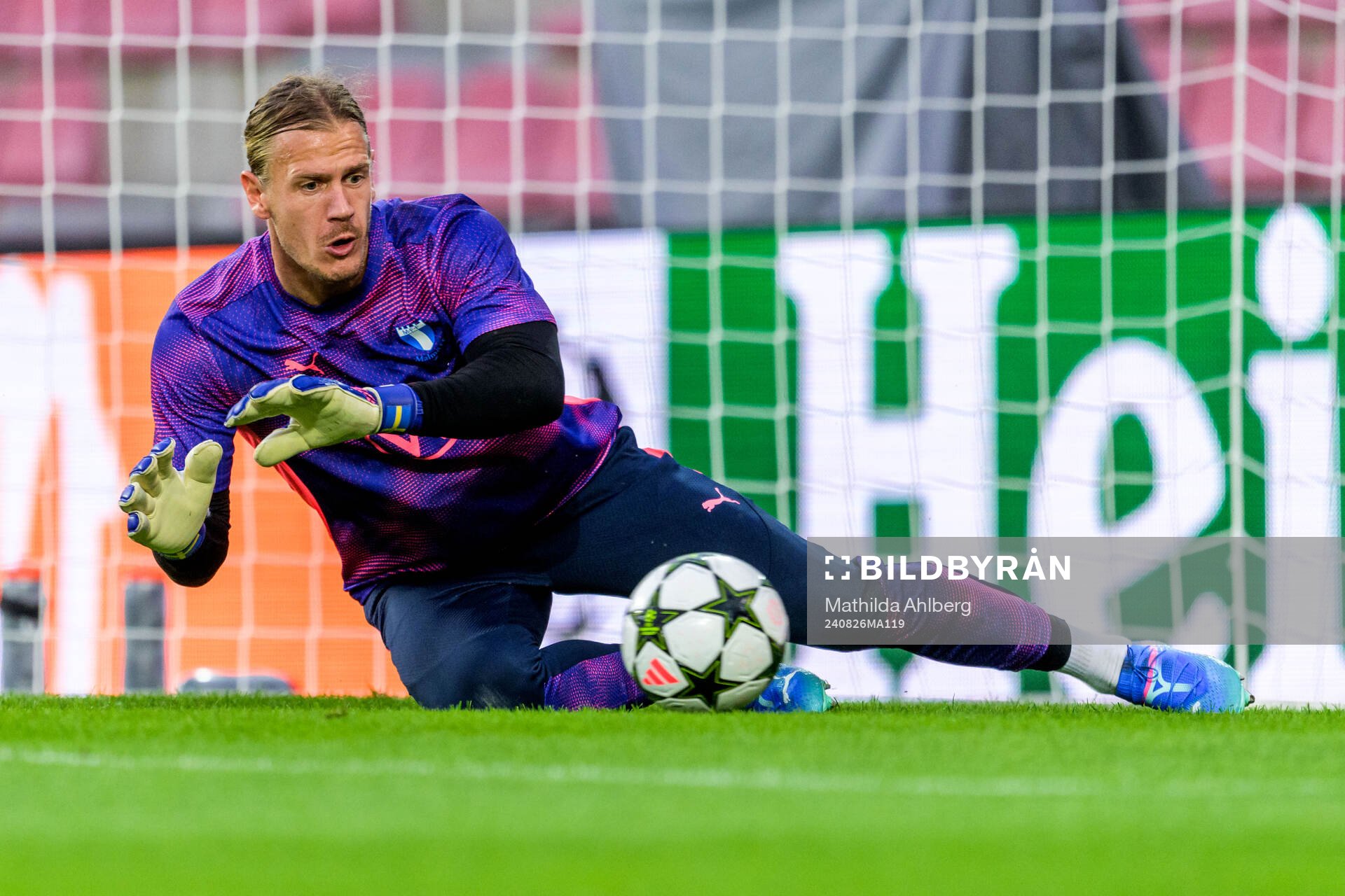 Goalkeeper Johan Dahlin of Malmö FF