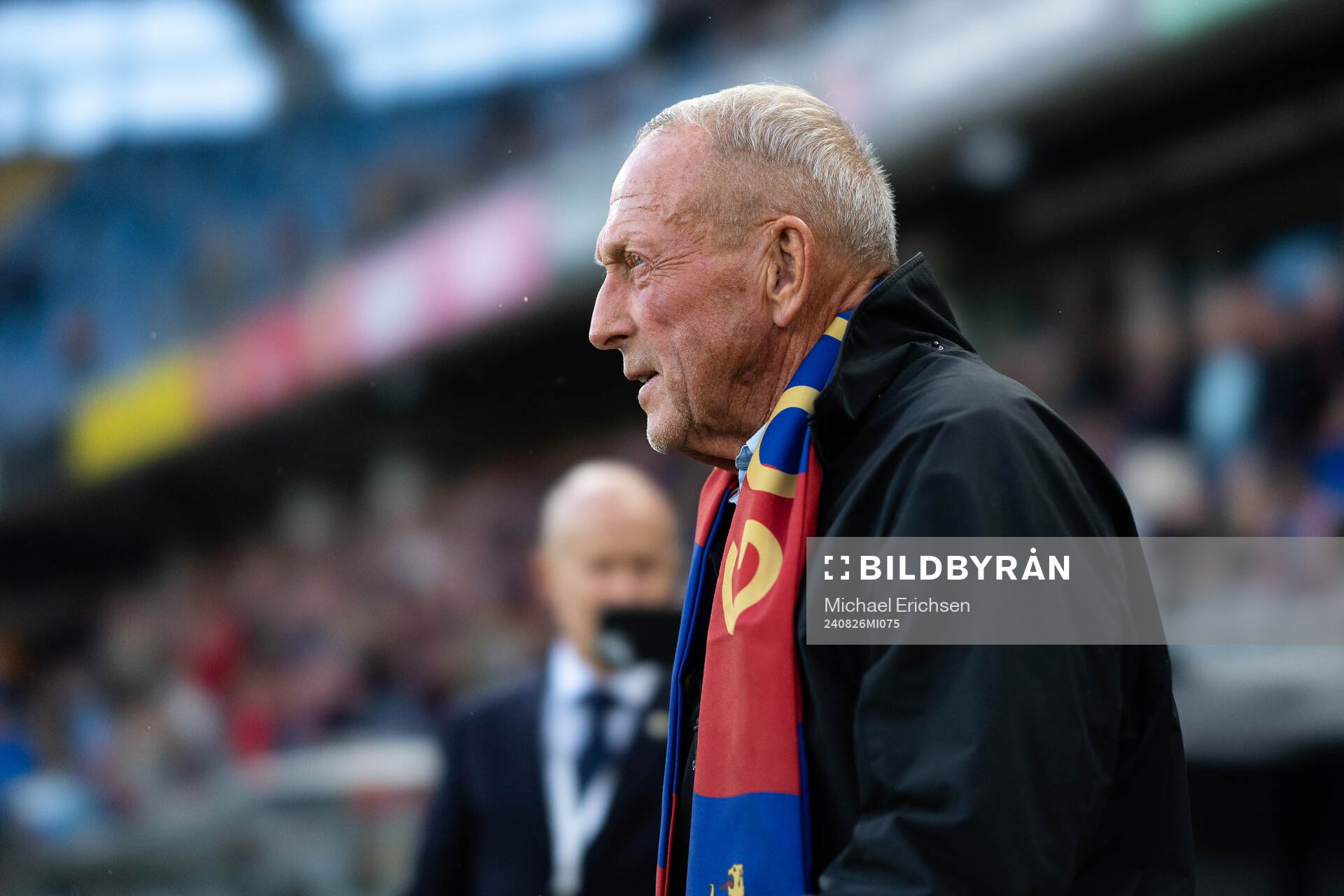 Örjan Persson presenteras efter att ha blivit inröstad i Örgrytes allsvenska elva i halvtid av fotbollsmatchen i Superettan mellan Örgryte och Degerfors den 26 augusti 2024 i Göteborg.