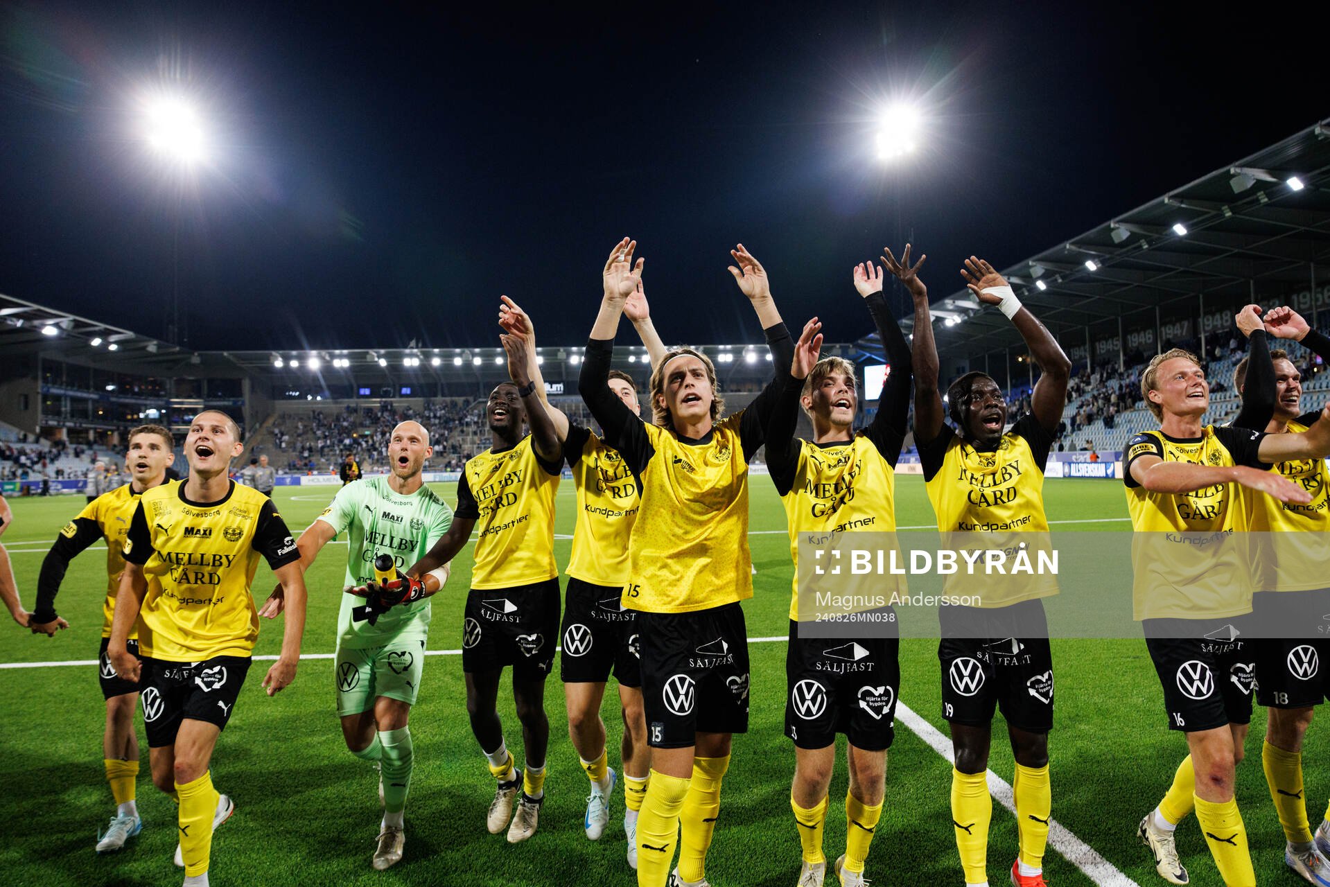Mjällbys spelare jublar