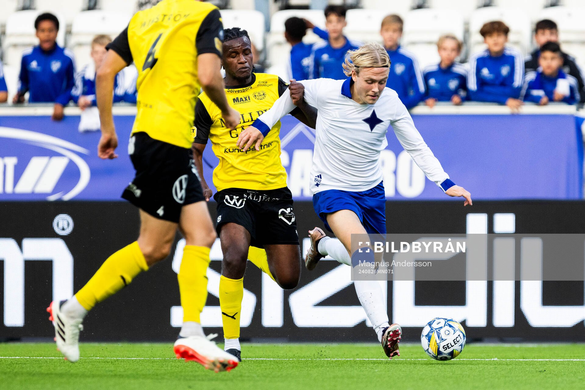 Mjällbys Manasse Kusu och IFK Norrköpings Isak Andri