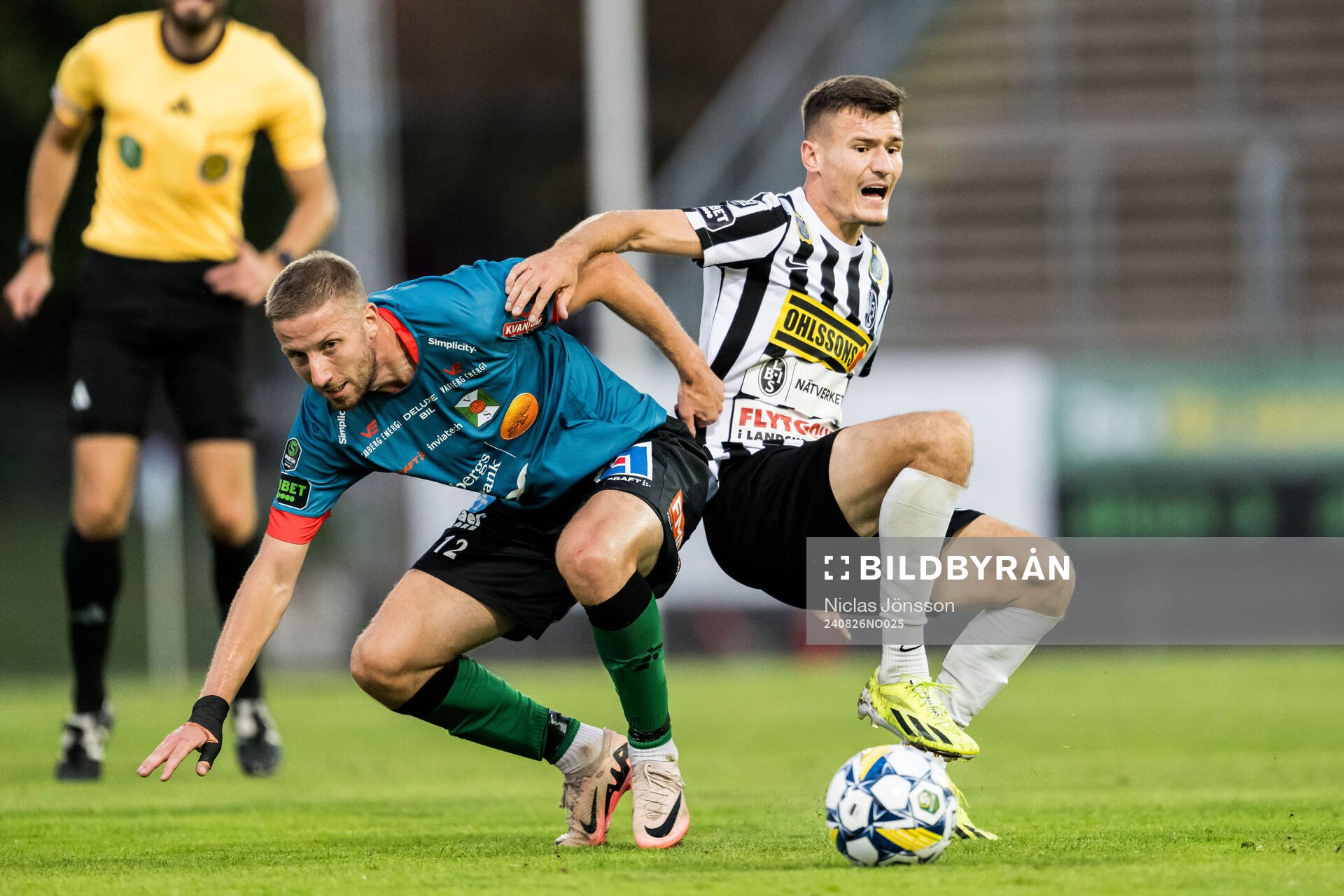 Varbergs Kevin Custovic och Landskronas Robin Dzabic