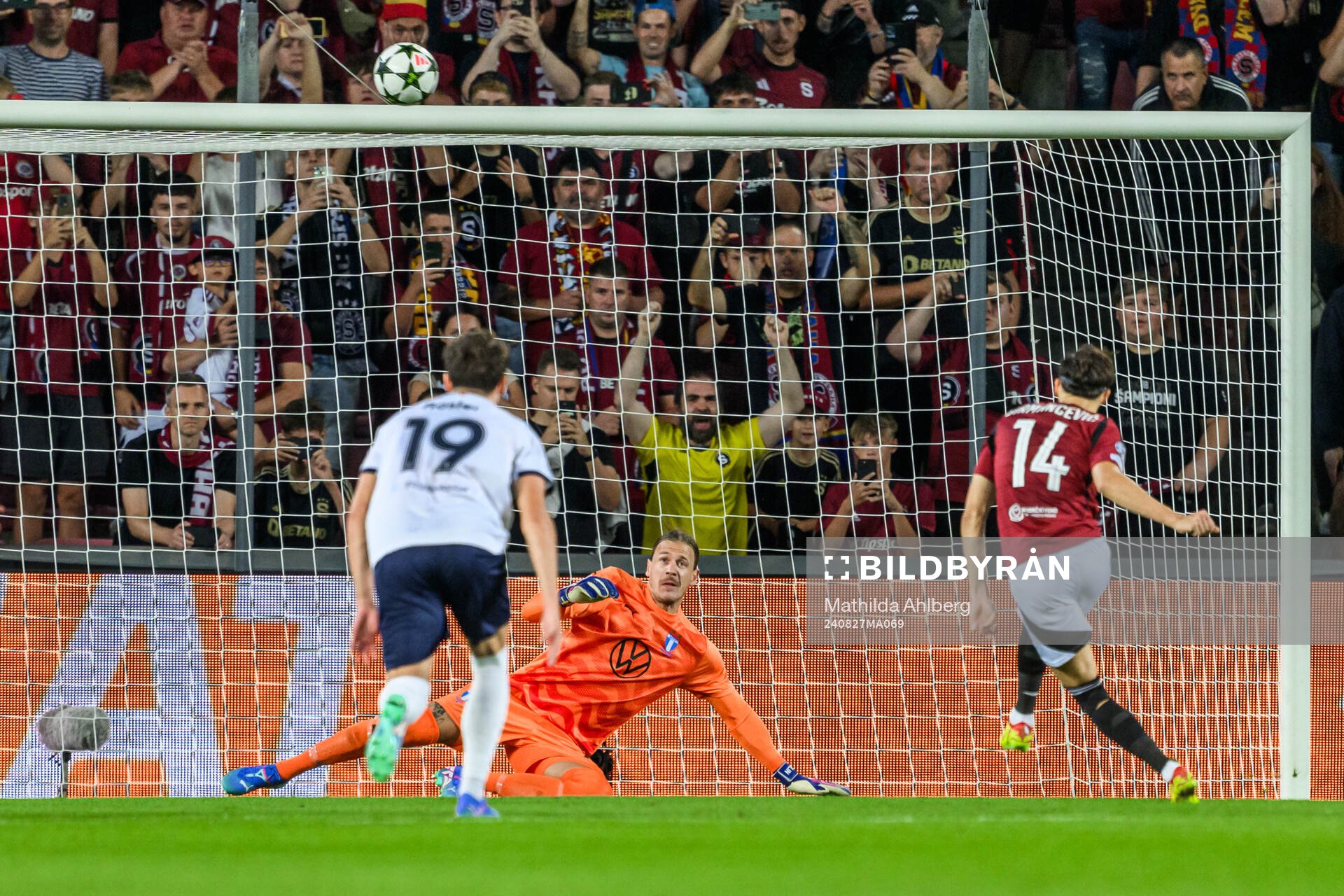Johan Dahlin of Malmö FF and Veljko Birmancevic of Sparta