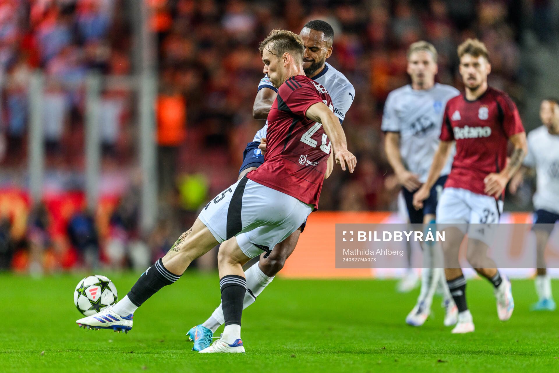 Asger Sørensen of Sparta Prag and Isaac Kiese Thelin of