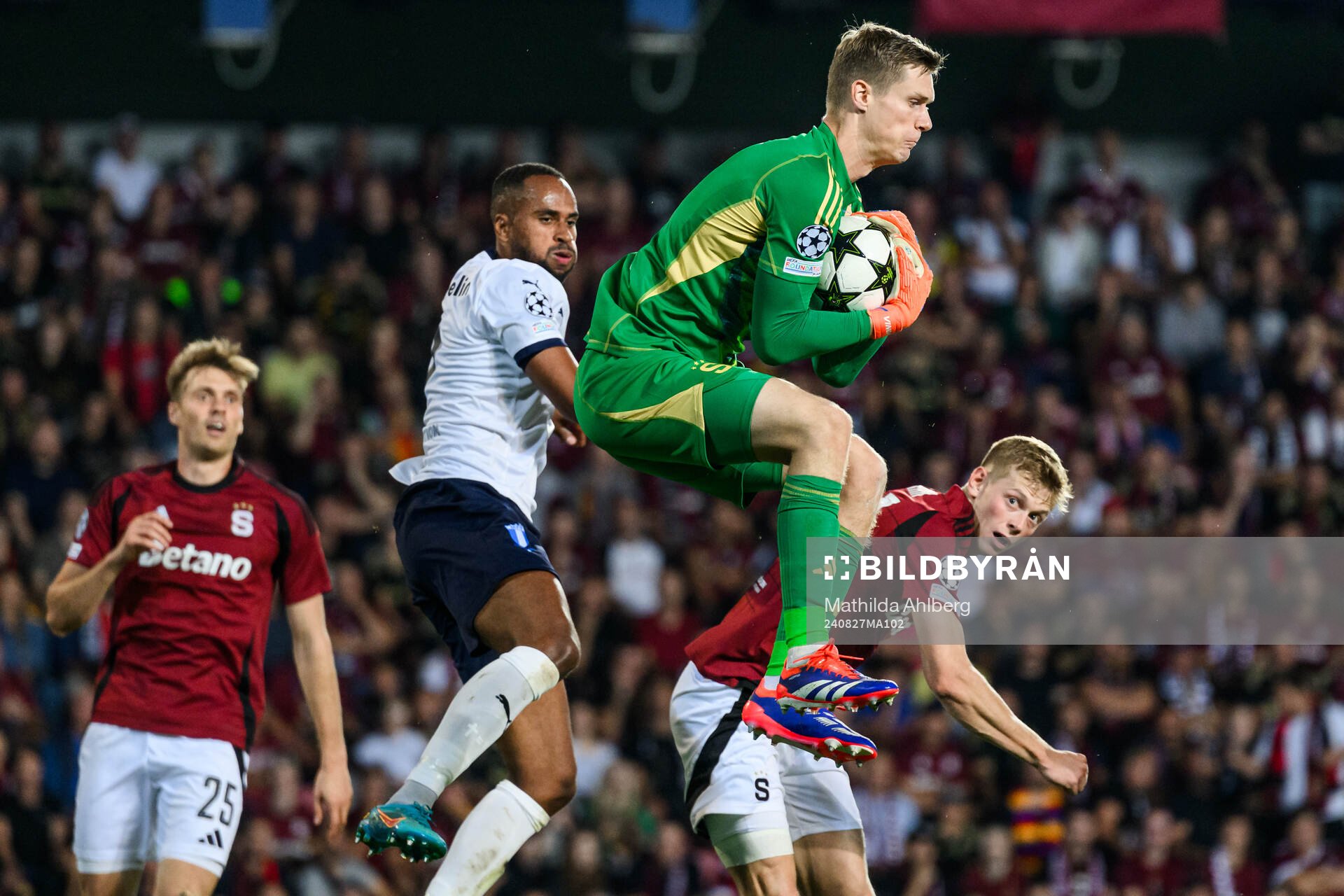 goalkeeper Peter Vindahl of Sparta Prague
