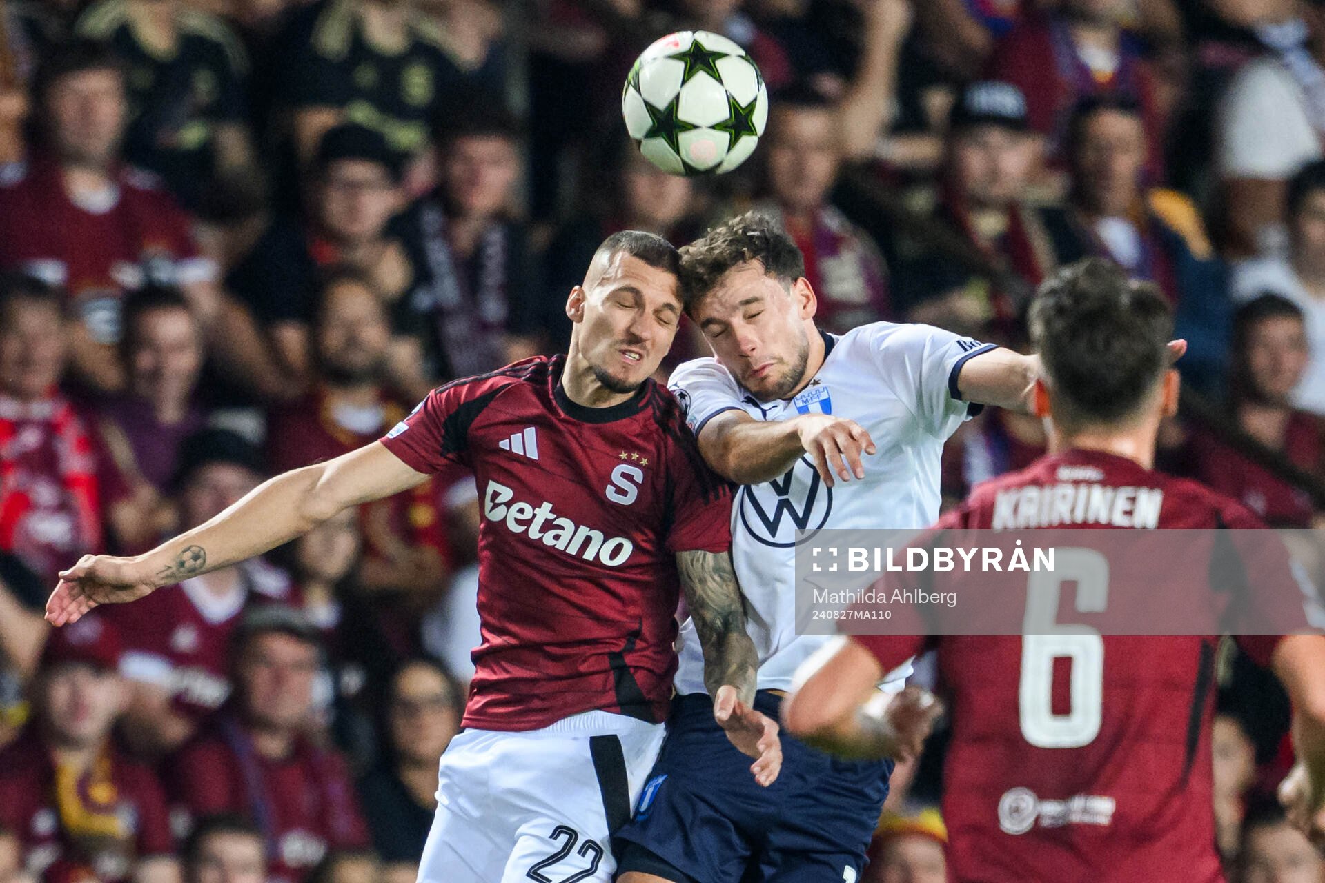 Lukas Haraslin of Sparta Prag and Colin Rösler of Malmö FF