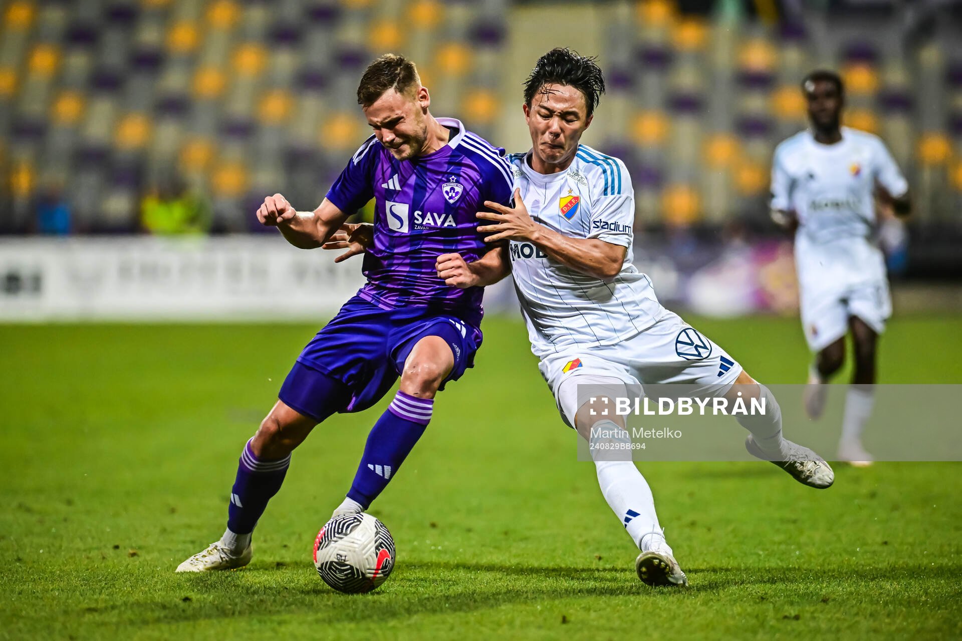 Pijus Sirvys of Maribor and Keita Kosugi of Djurgården
