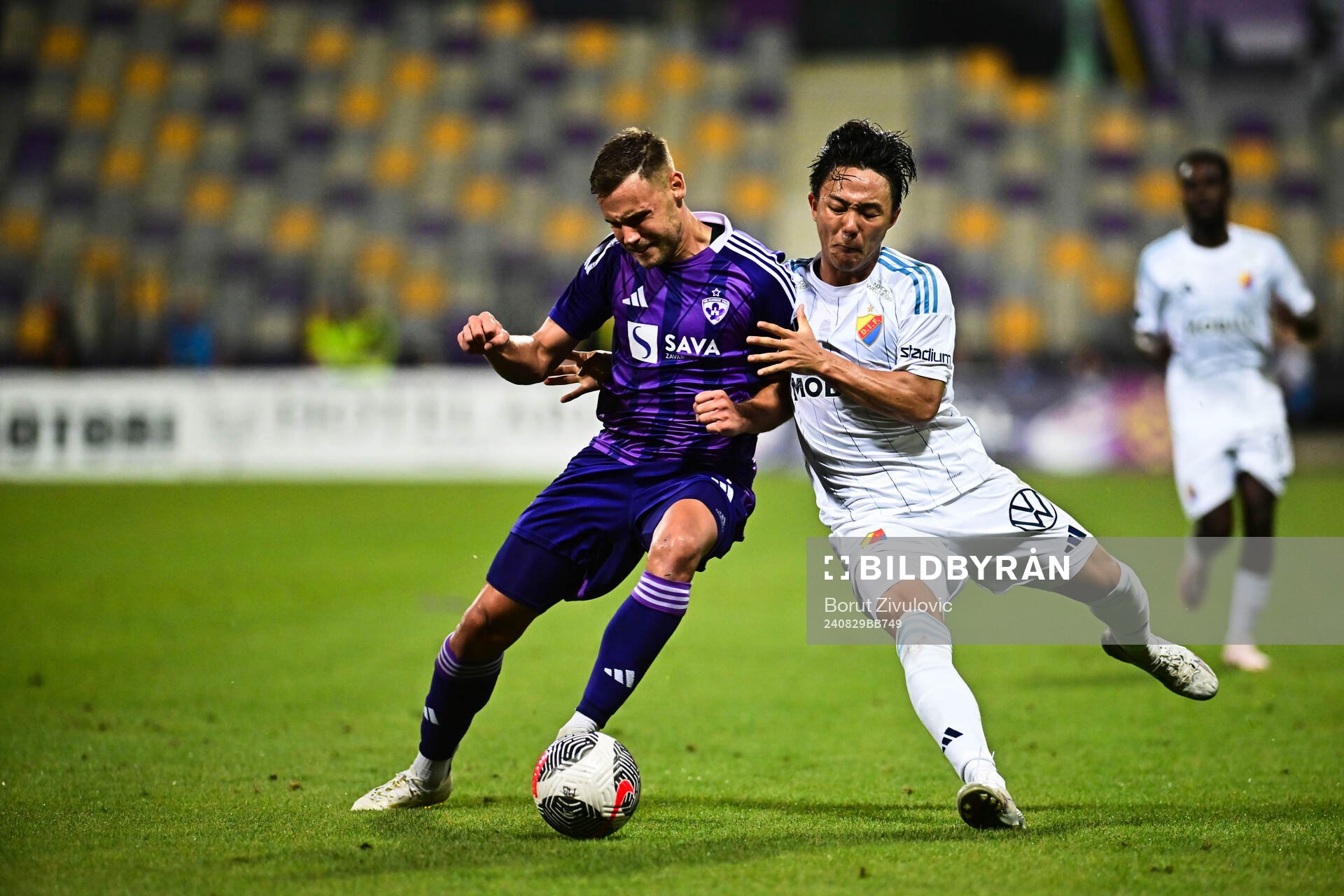 Pijus Sirvys of Maribor and Keita Kosugi of Djurgården