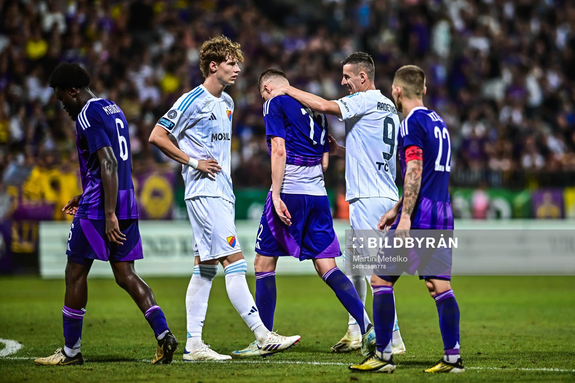 Josip Ilicic of Maribor and Haris Radetinac of Djurgården