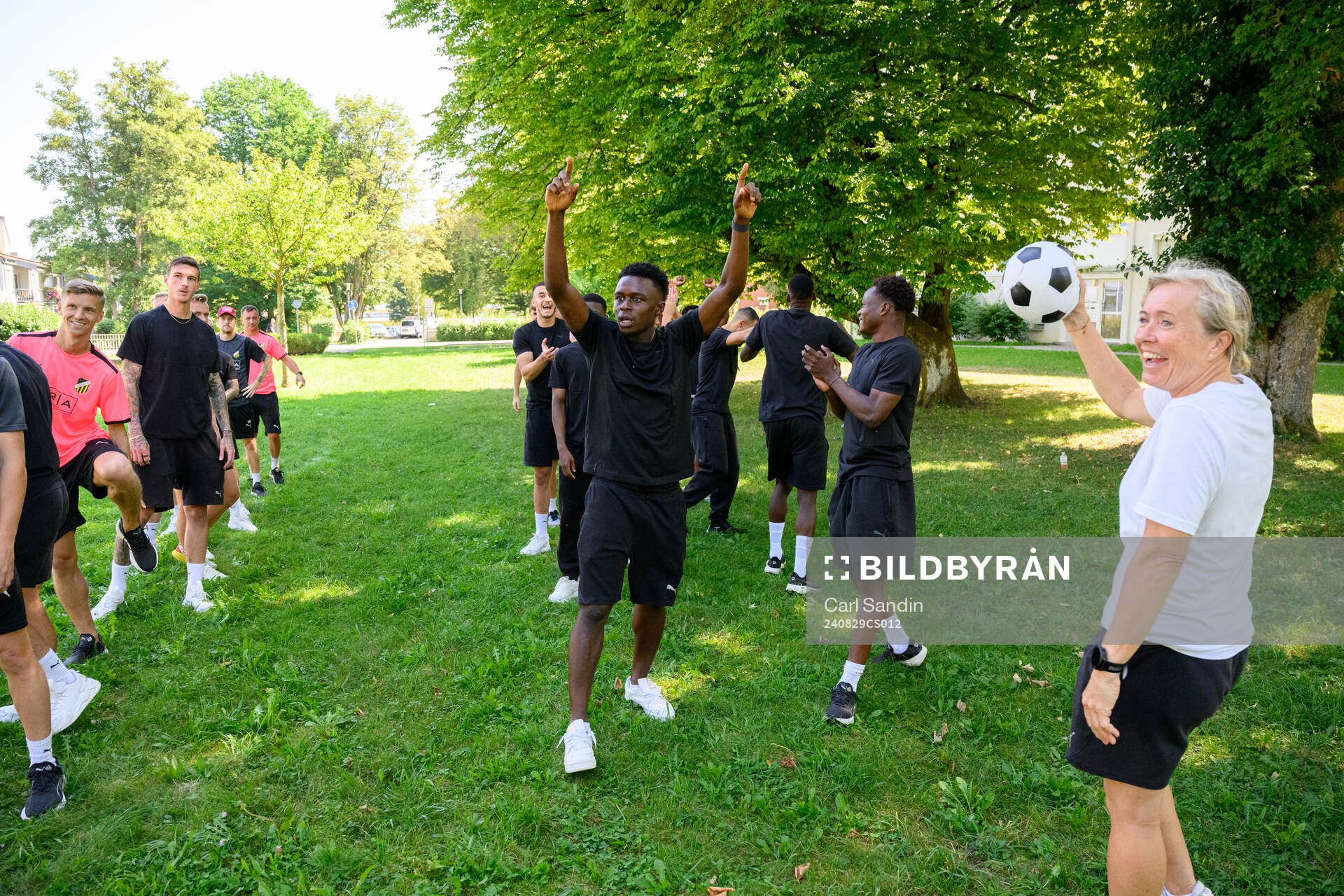 Zeidane Inoussa celebrates