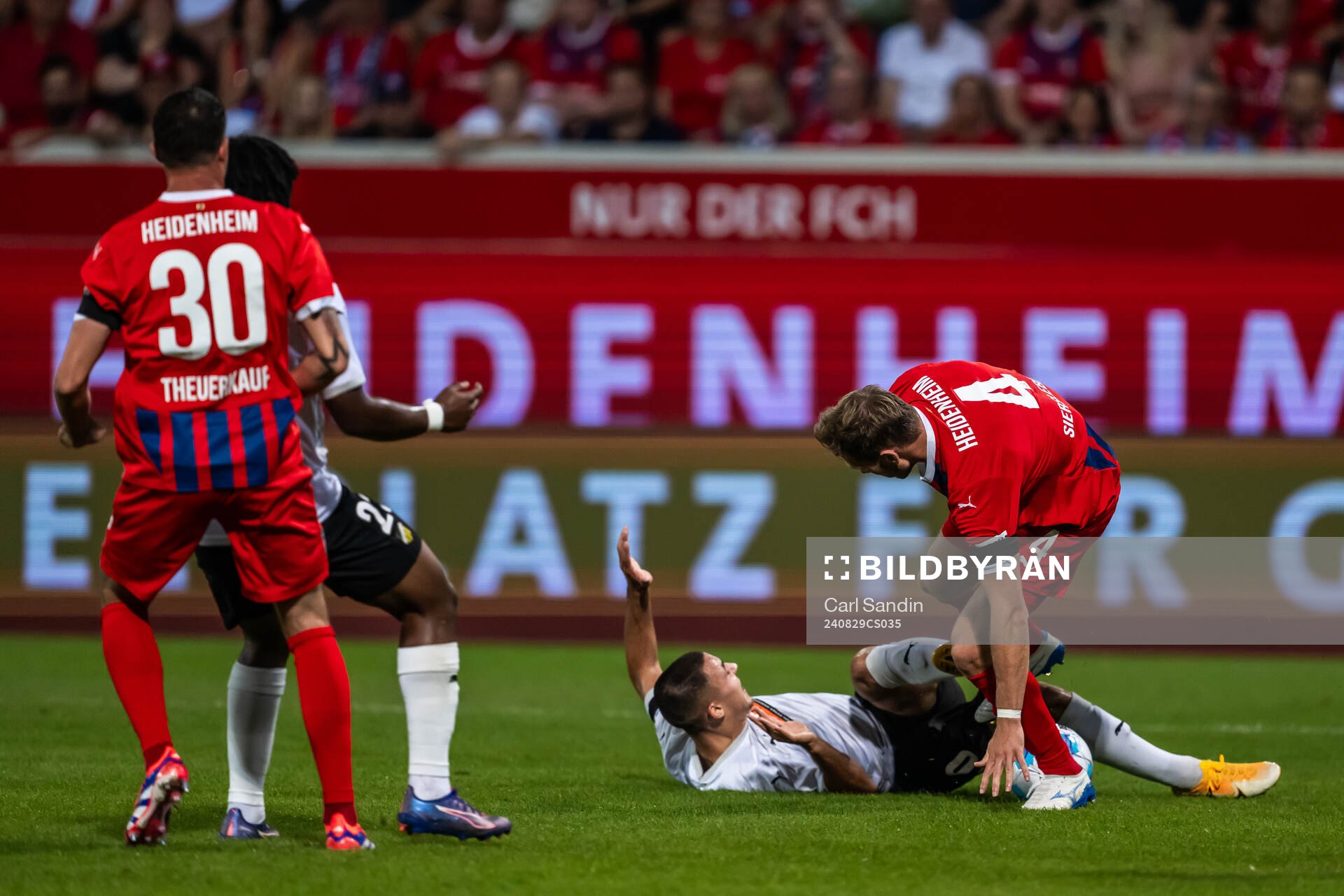 Ali Youssef of Häcken and Jan Schöppner of Heidenheim