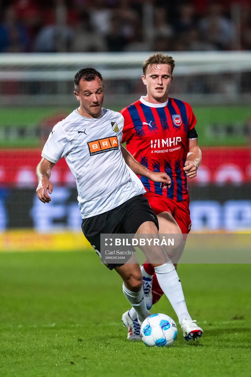 Even Hovland of Häcken and Mikkel Kaufmann of Heidenheim