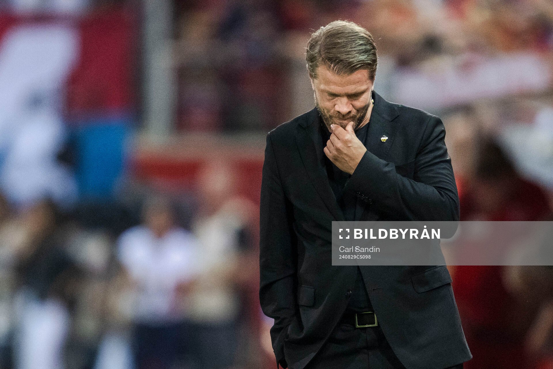 Head coach Pål Arne Johansen look defected