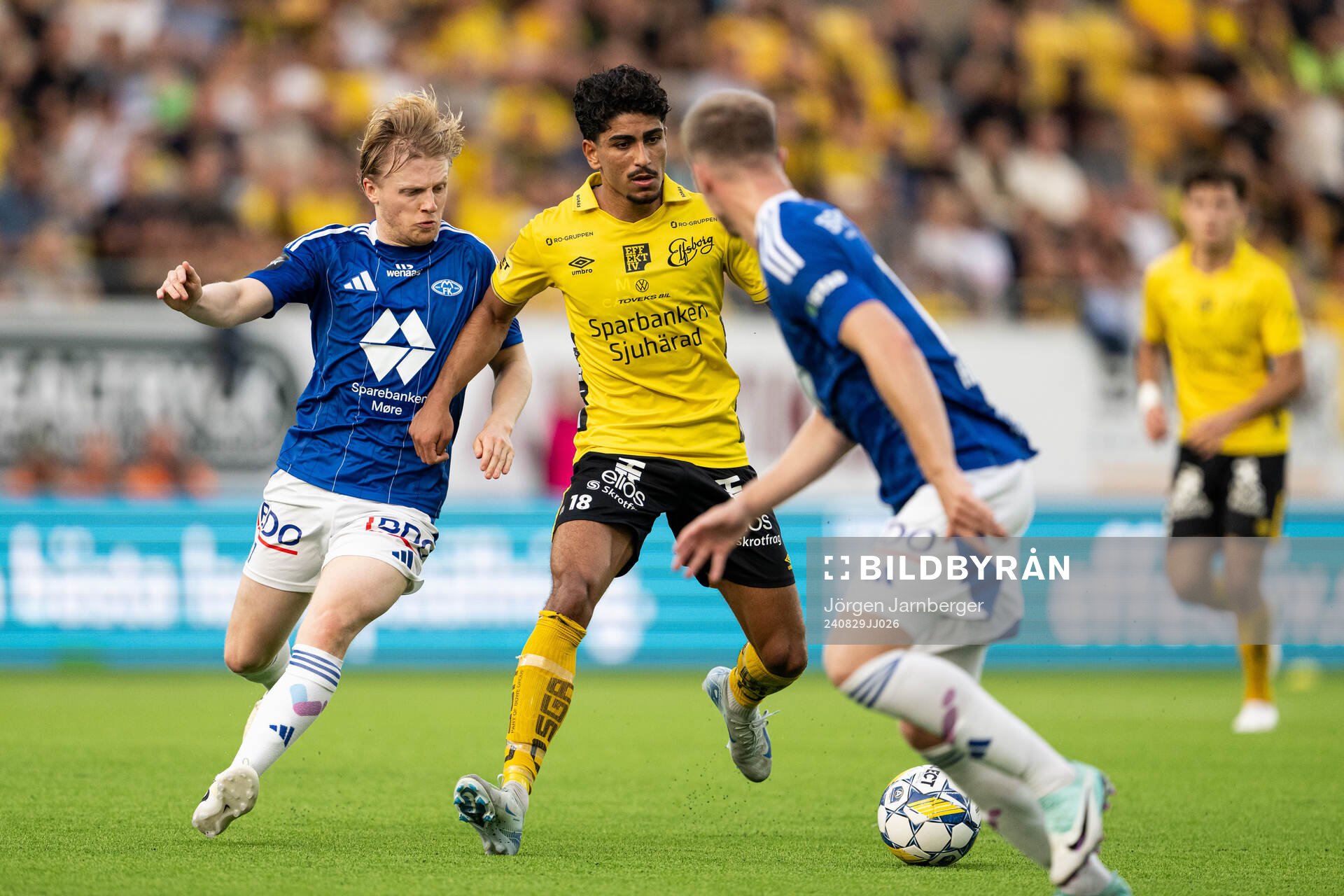 Mats Möller Dahli of Molde and Ahmed Qasem of Elfsborg