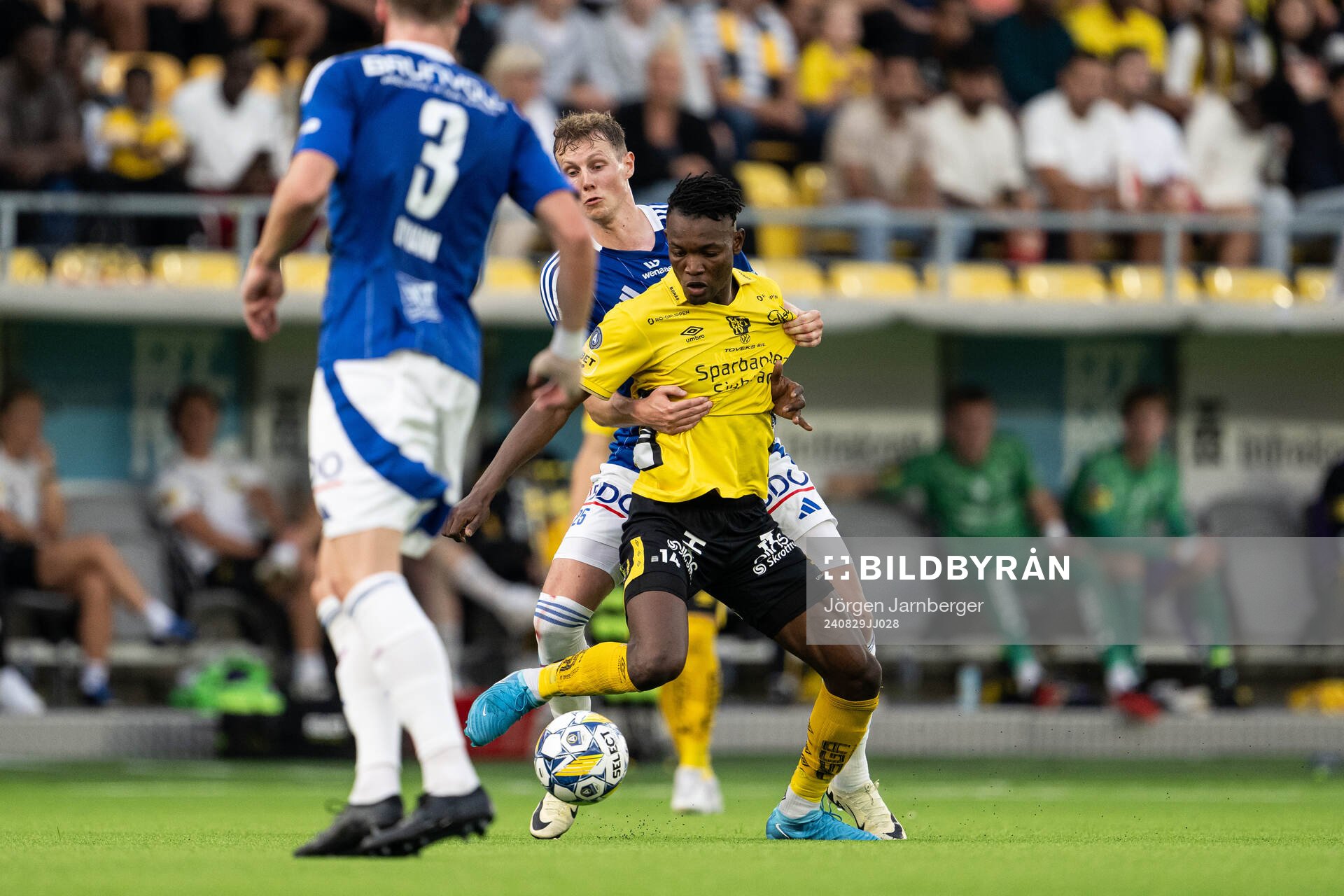 Anders Hagelskjær of Molde and Jalal Abdullai of Elfsborg