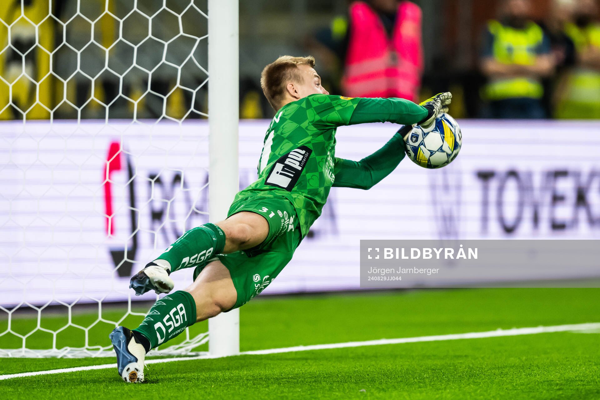 Goalkeeper Isak Pettersson of Elfsborg at a penalty shoot