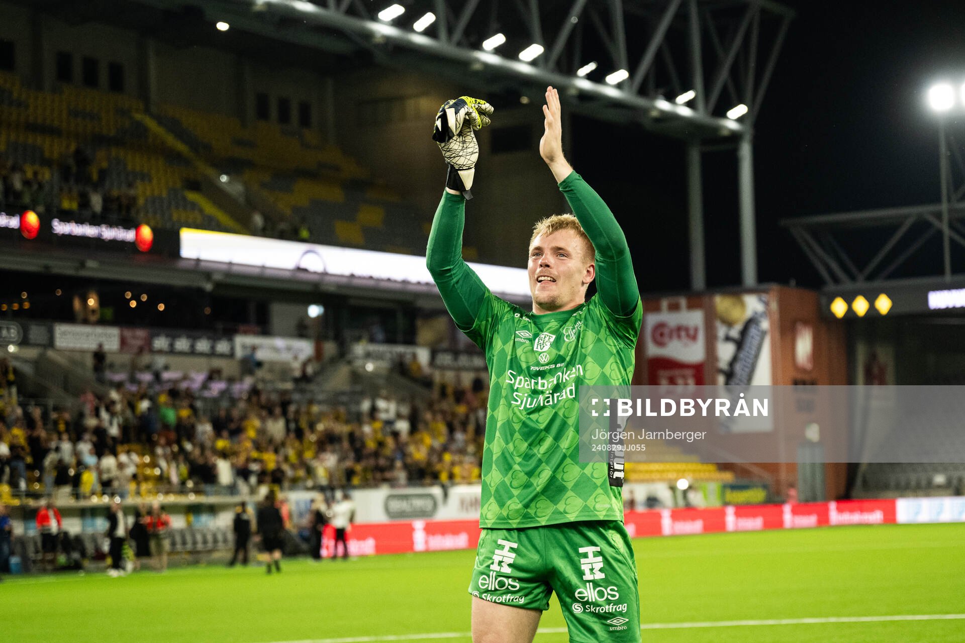Goalkeeper Isak Pettersson of Elfsborg celebrate after the UEFA Europa League playoff between Elfsborg and Molde on August 29, 2024 in Borås.