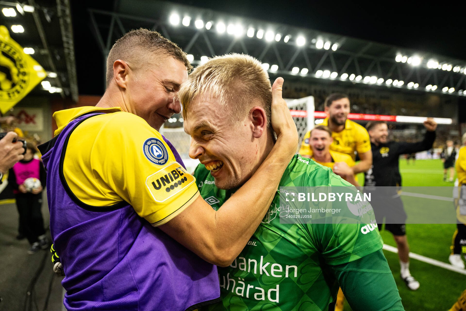 Goalkeeper Isak Pettersson of Elfsborg celebrate