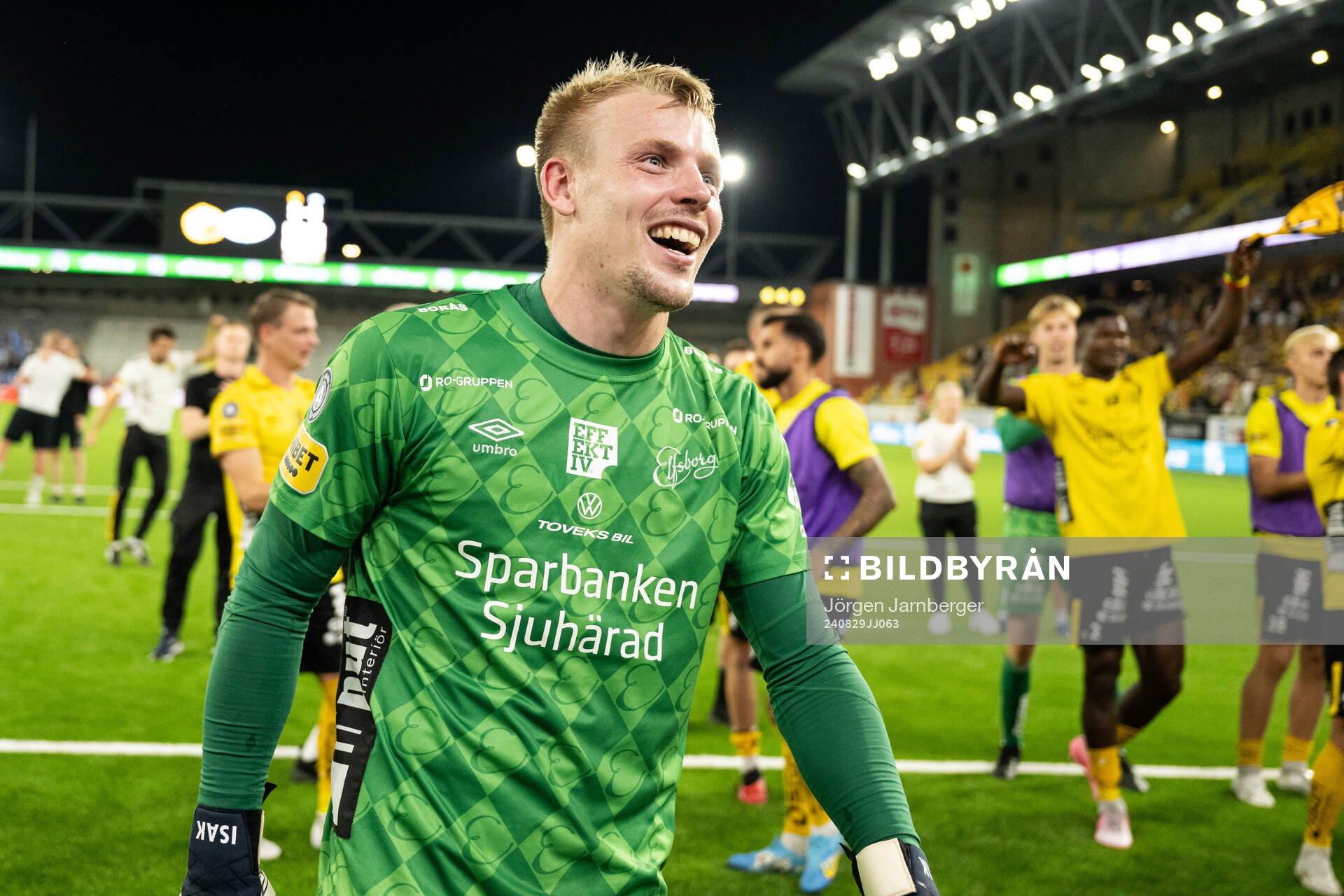 Goalkeeper Isak Pettersson of Elfsborg celebrate