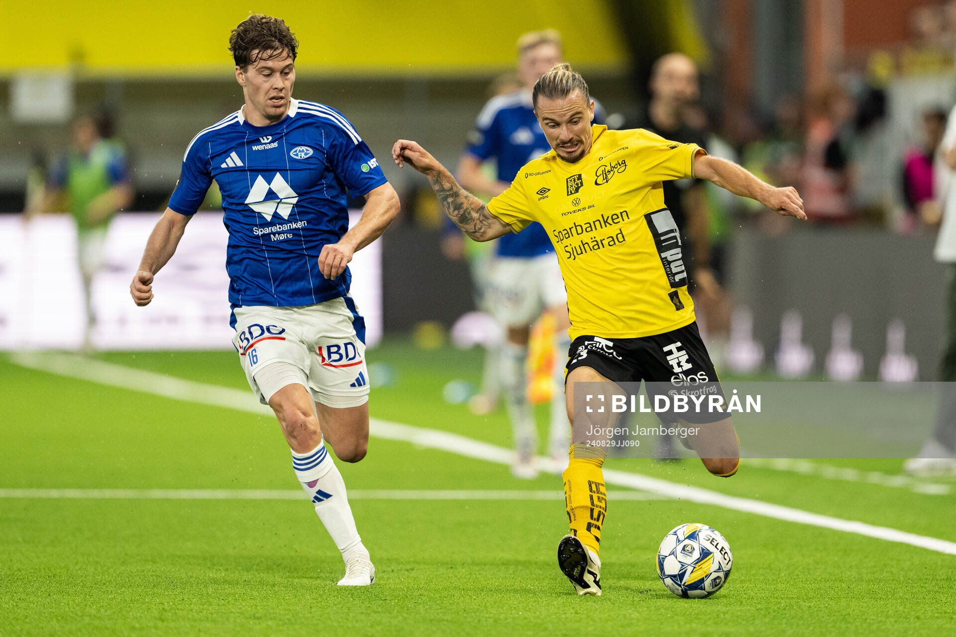 Emil Breivik of Molde and Niklas Hult of Elfsborg