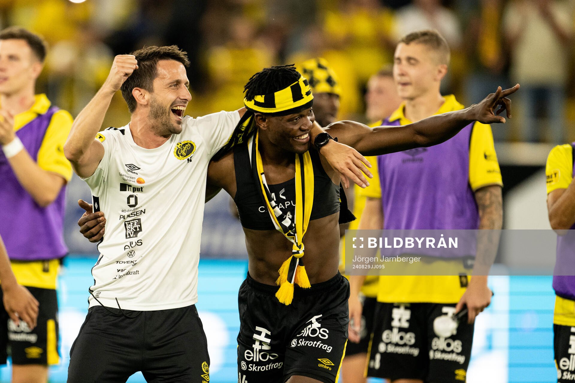Assistant coach Javier Agenjo Duran and Jalal Abdullai