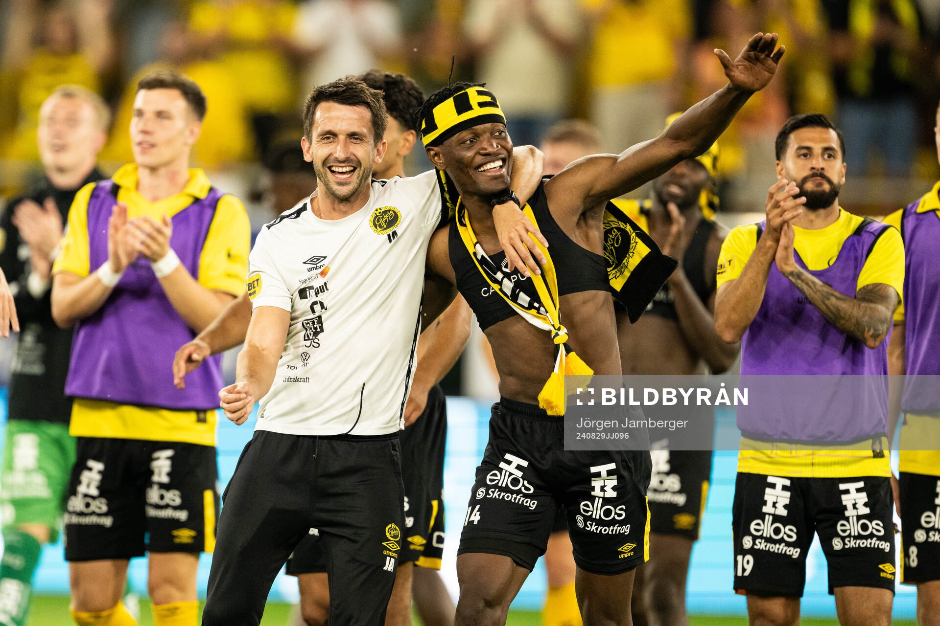 Assistant coach Javier Agenjo Duran and Jalal Abdullai