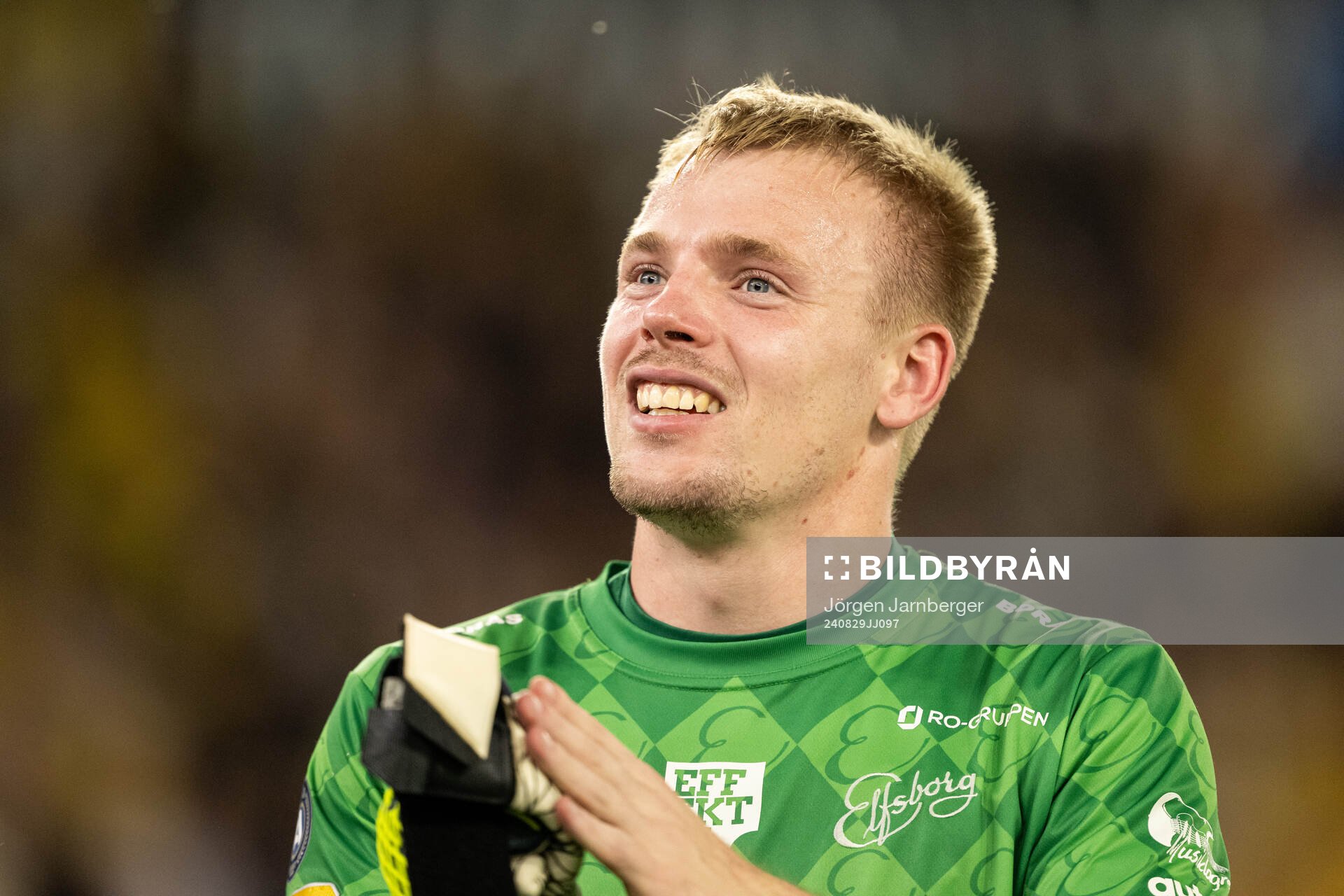 Goalkeeper Isak Pettersson of Elfsborg celebrate