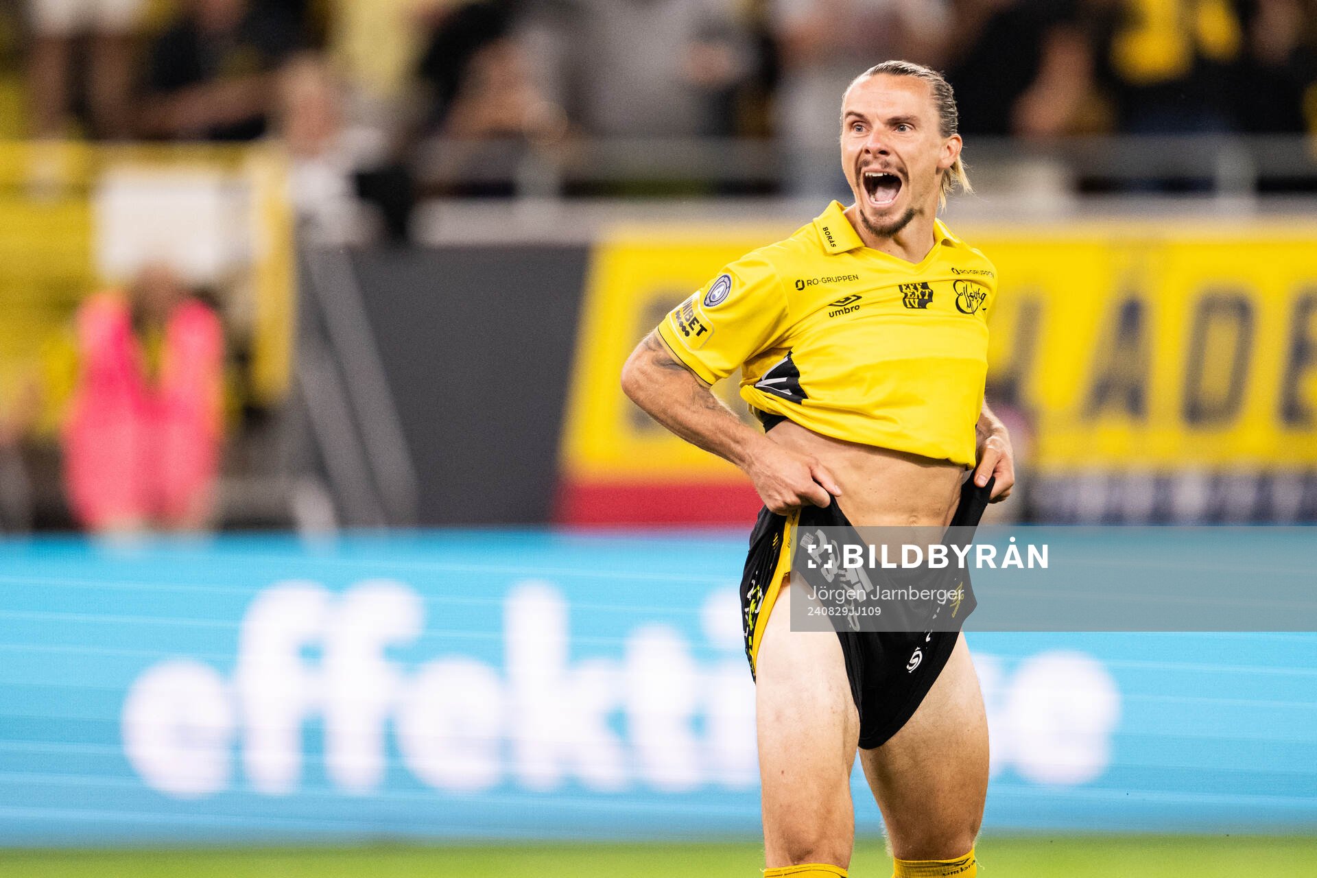 Niklas Hult of Elfsborg celebrates