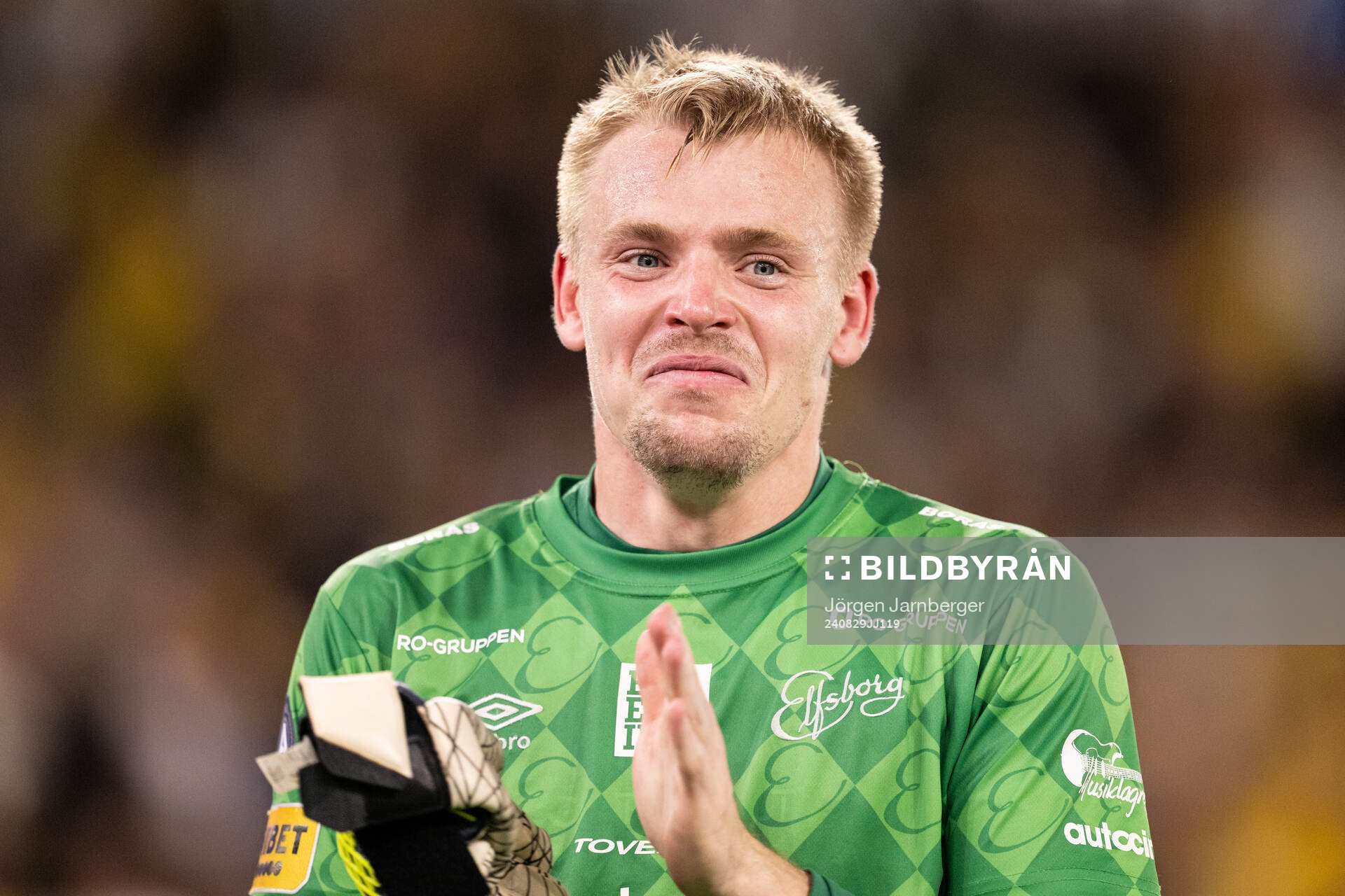 Goalkeeper Isak Pettersson of Elfsborg celebrate