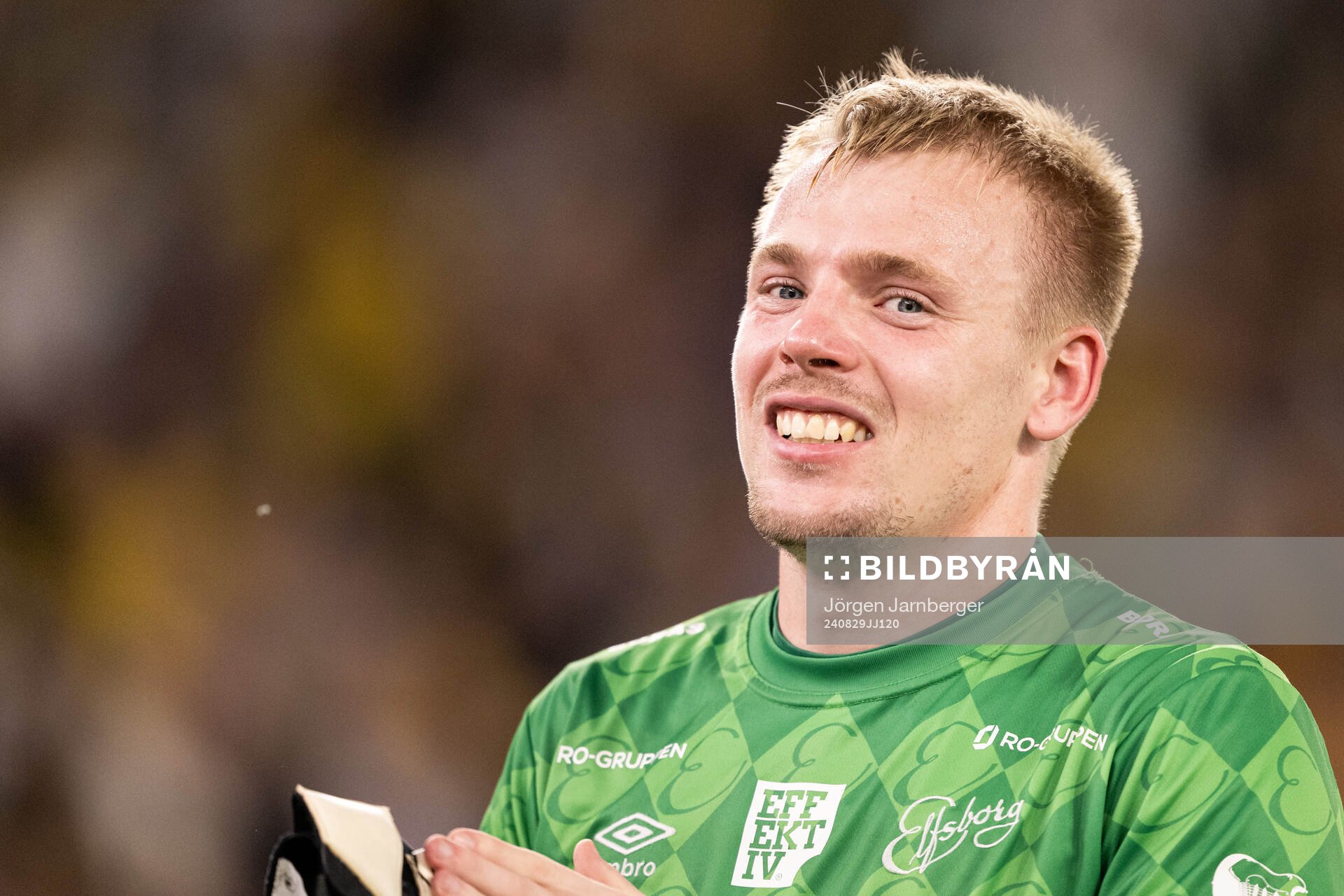Goalkeeper Isak Pettersson of Elfsborg celebrate