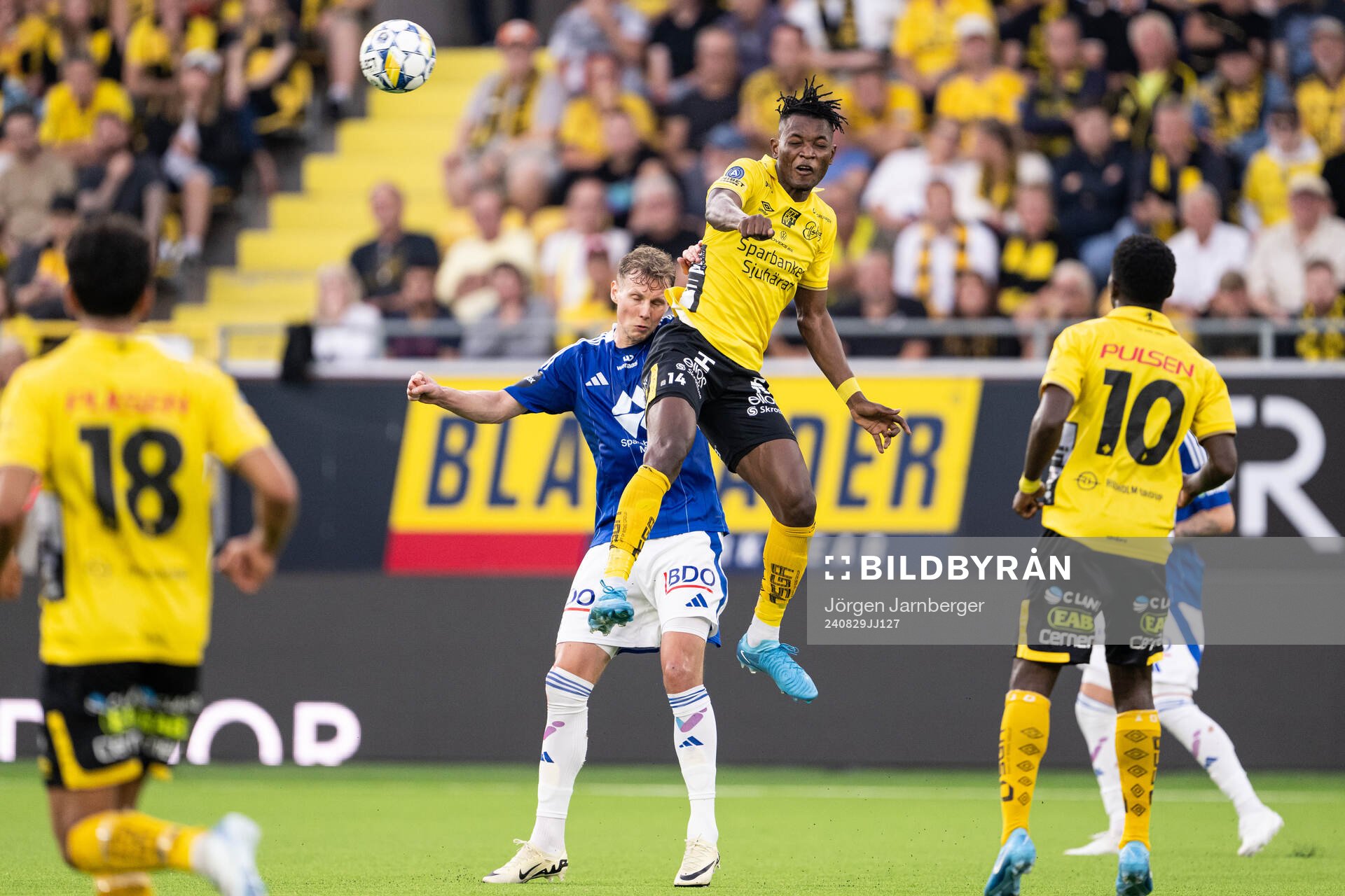 Halldor Stenevik of Molde and Jalal Abdullai of Elfsborg