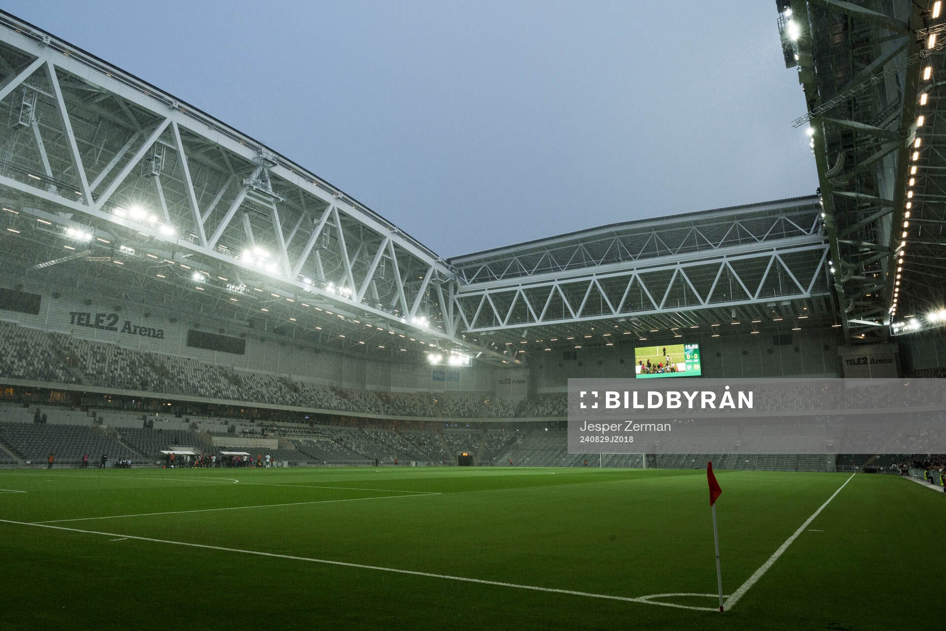 Vy över Tele2 Arena i regnoväder