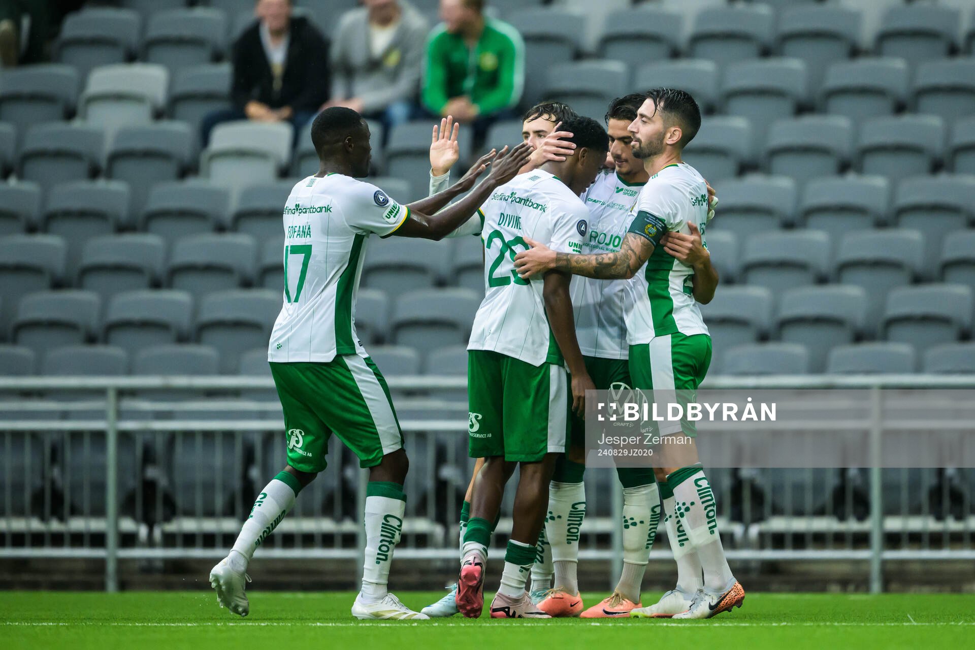 Hammarbys Jusef Erabi jublar med lagkamrater