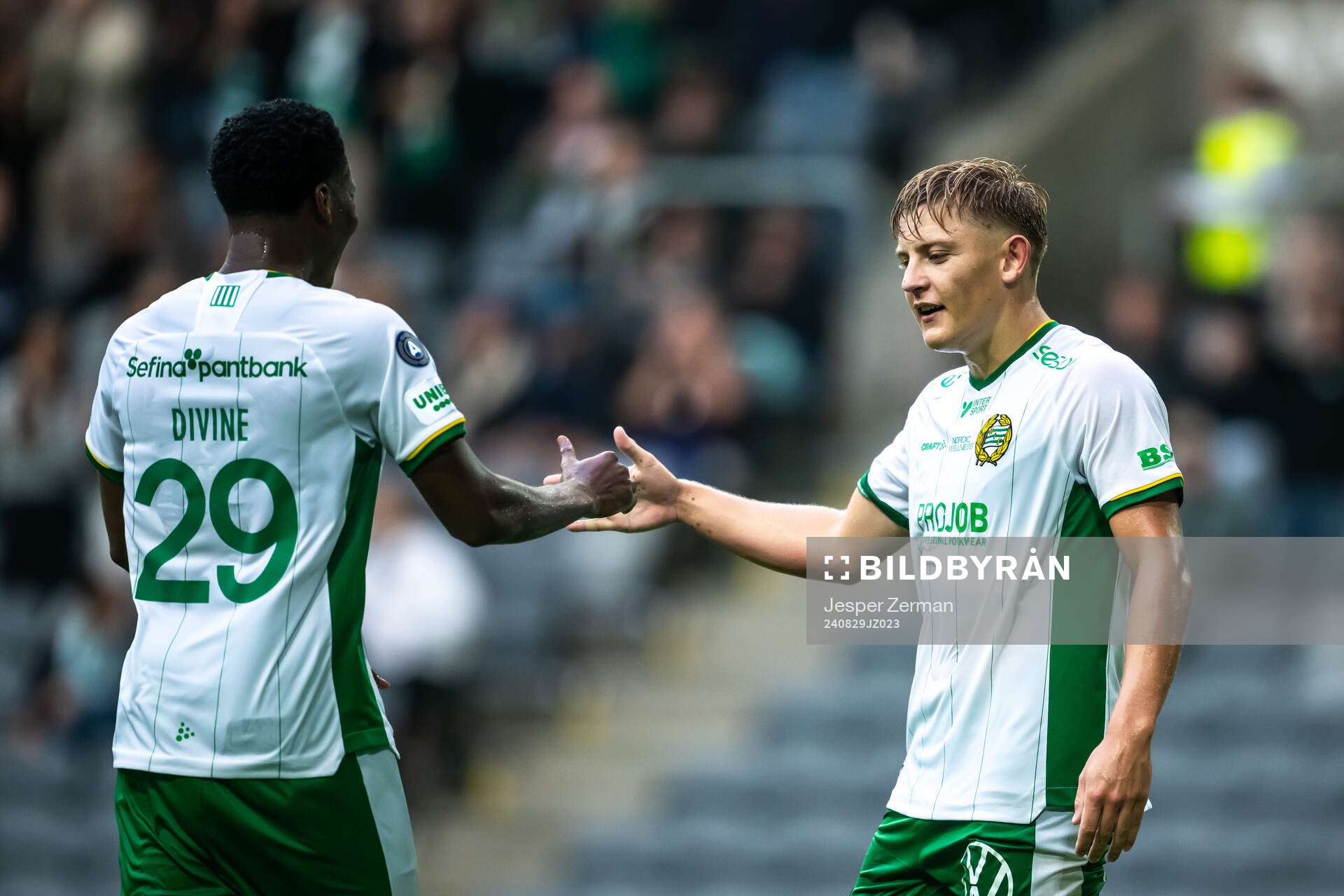 Hammarbys Dennis Collander jublar med Divine Teah