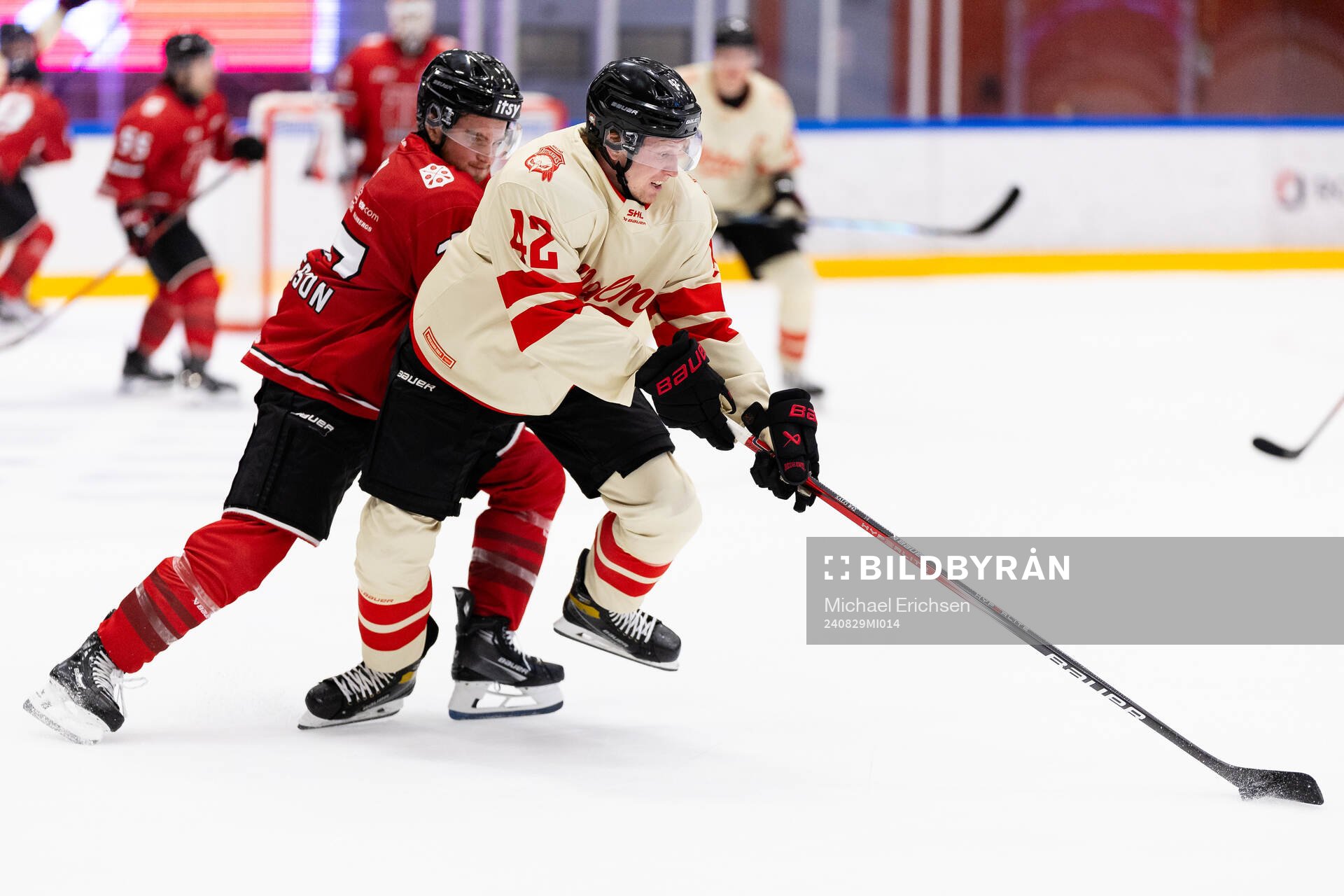 Örebros Glenn Gustafsson och Malmö Redhawks Robin Salo