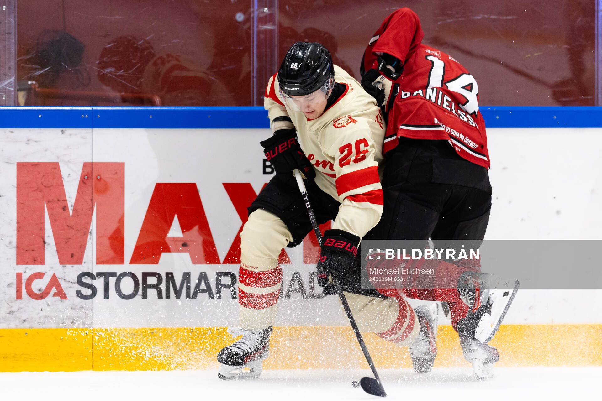 Malmö Redhawks Teemu Kivihalme och Örebros Liam Danielsson