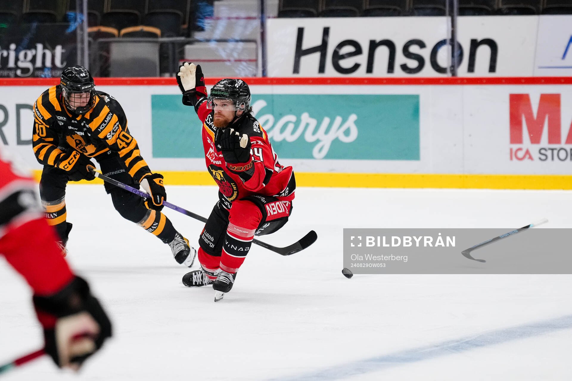 Skellefteås Zeb Lindgren och Luleås Brendan Shinnimin