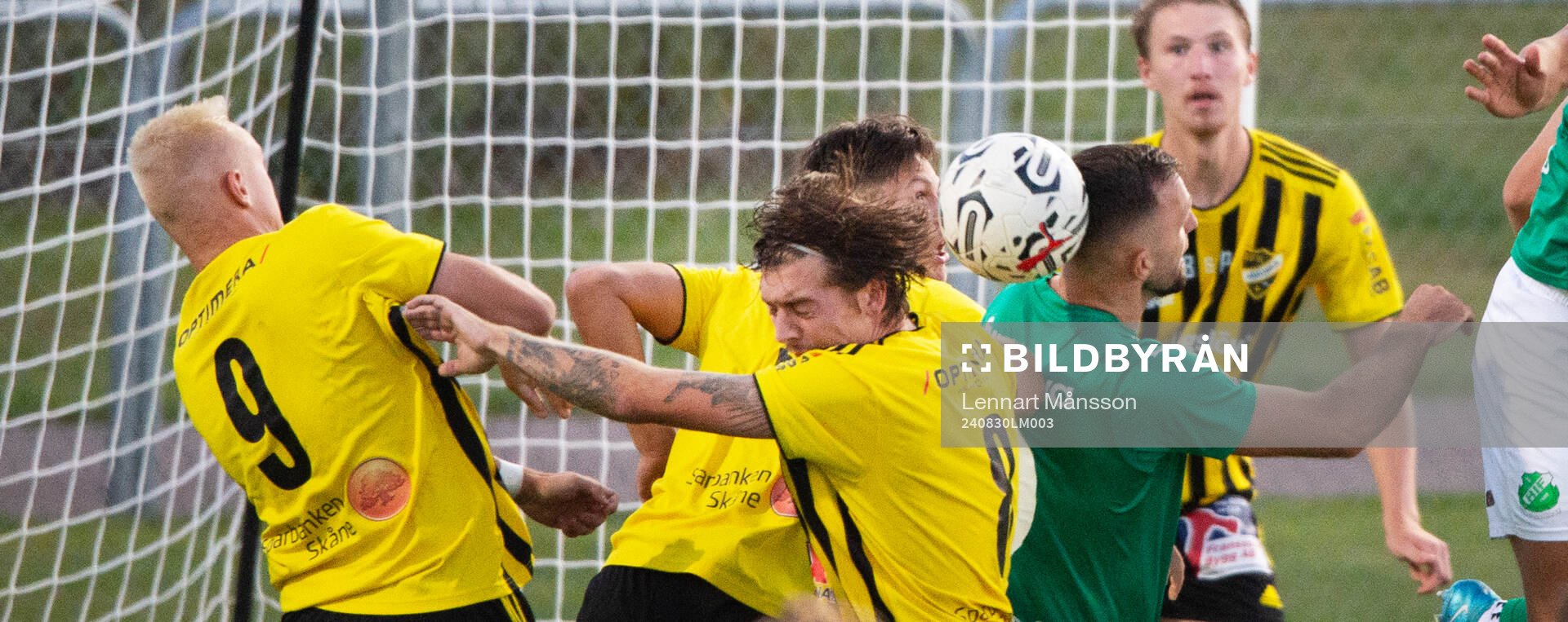 Trångt vid hörna i matchen i division 2 mellan