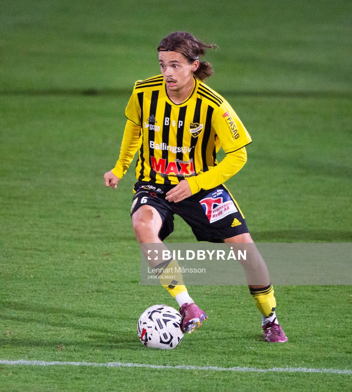 IFK Hässleholms Gustaf Winroth i matchen i division 2