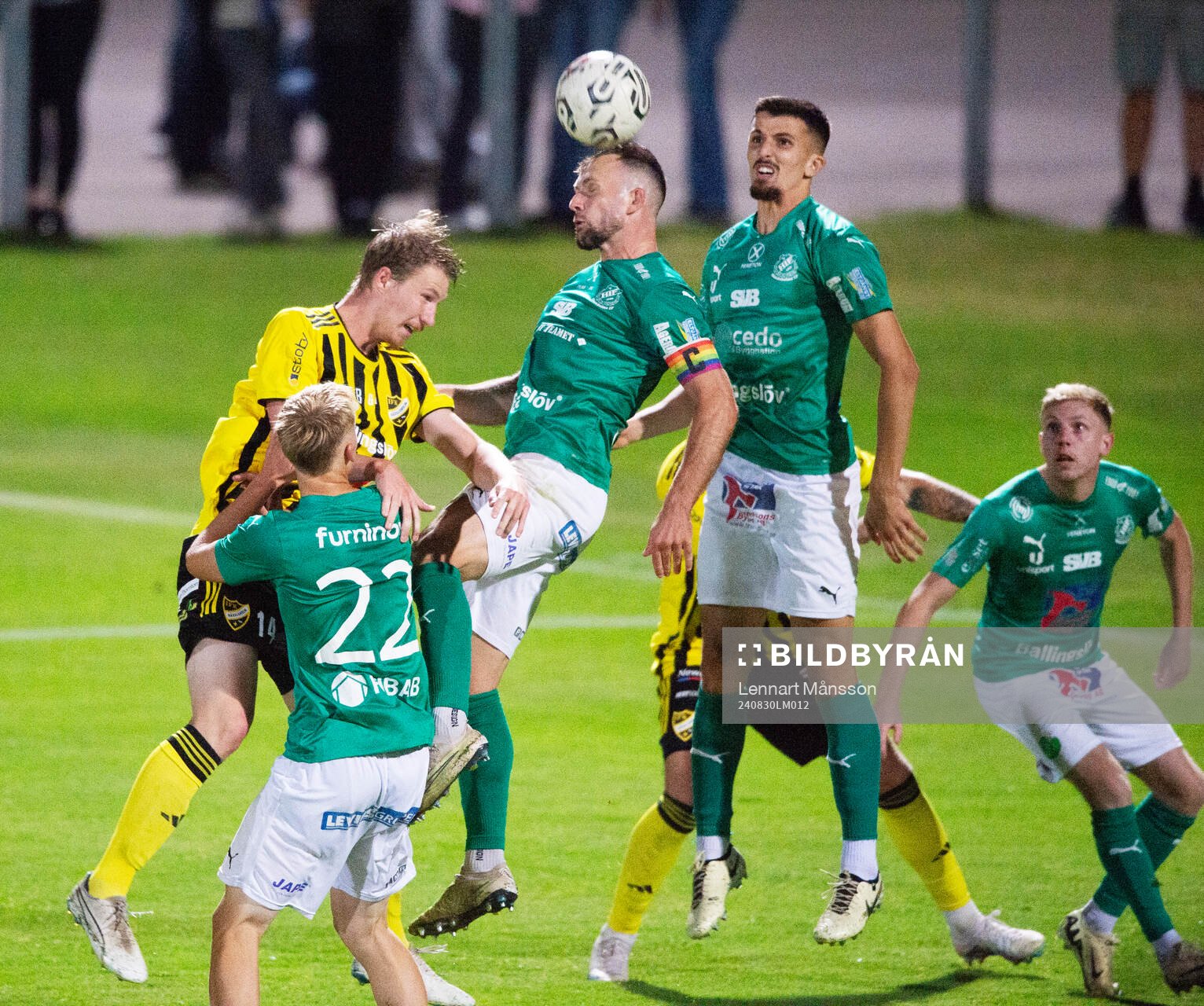 IFK Hässleholms Hugo Arvidsson mot fyra motståndare i