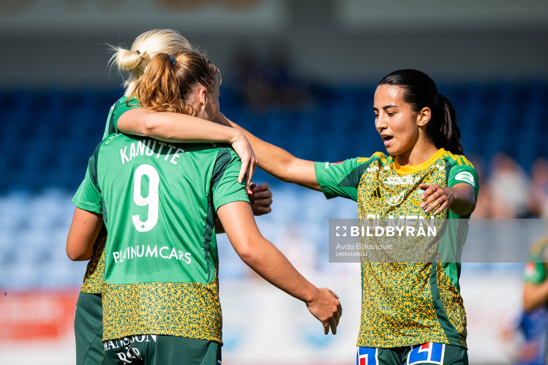 IFK Norrköpings Wilma Leidhammar, Sara Kanutte Fornes och Vesna Milivojevic jublar efter 0-1 målet under fotbollsmatchen i Damallsvenskan mellan Trelleborg och IFK Norrköping den 31 augusti 2024 i Trelleborg.