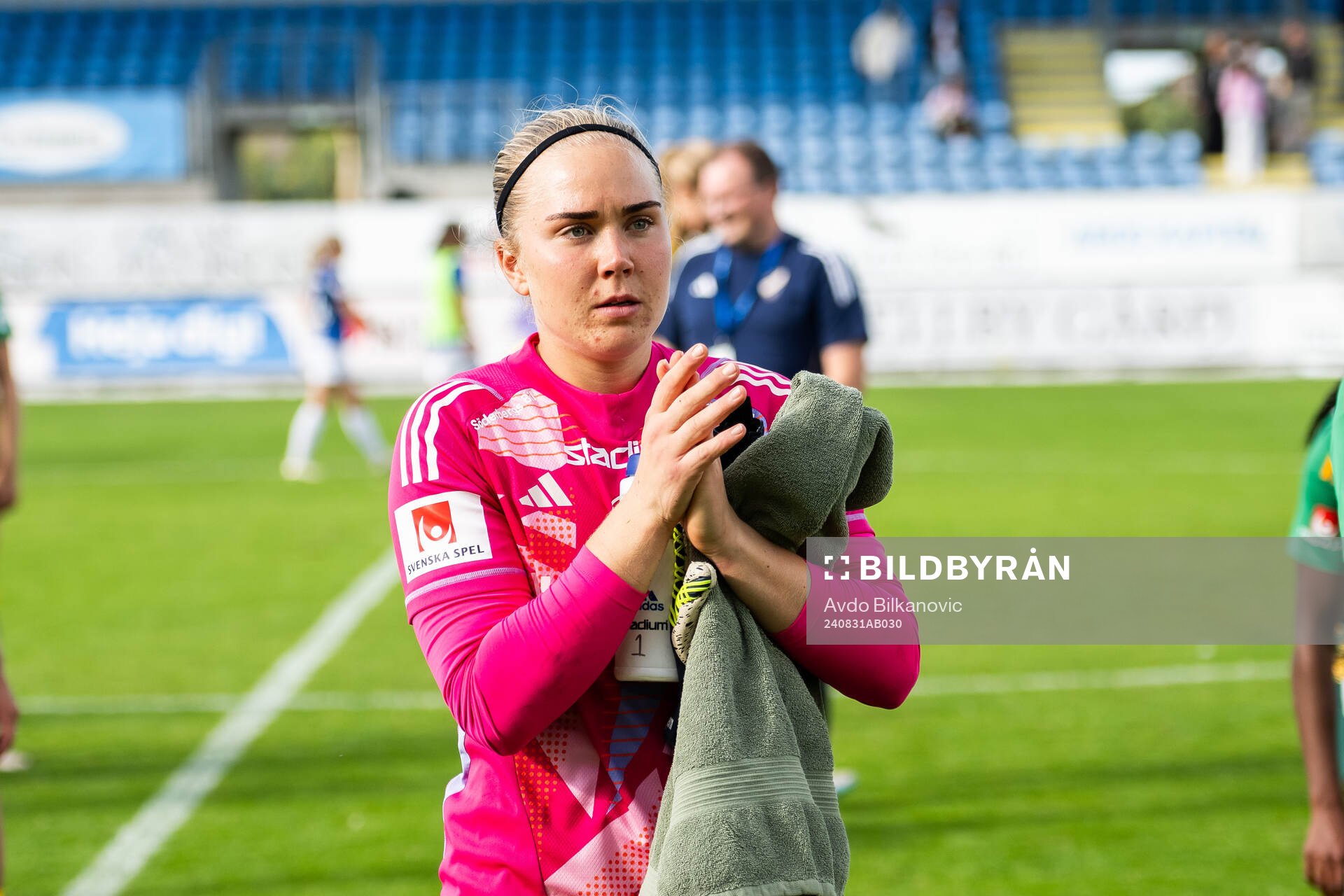 IFK Norrköpings målvakt Sofia Hjern jublar