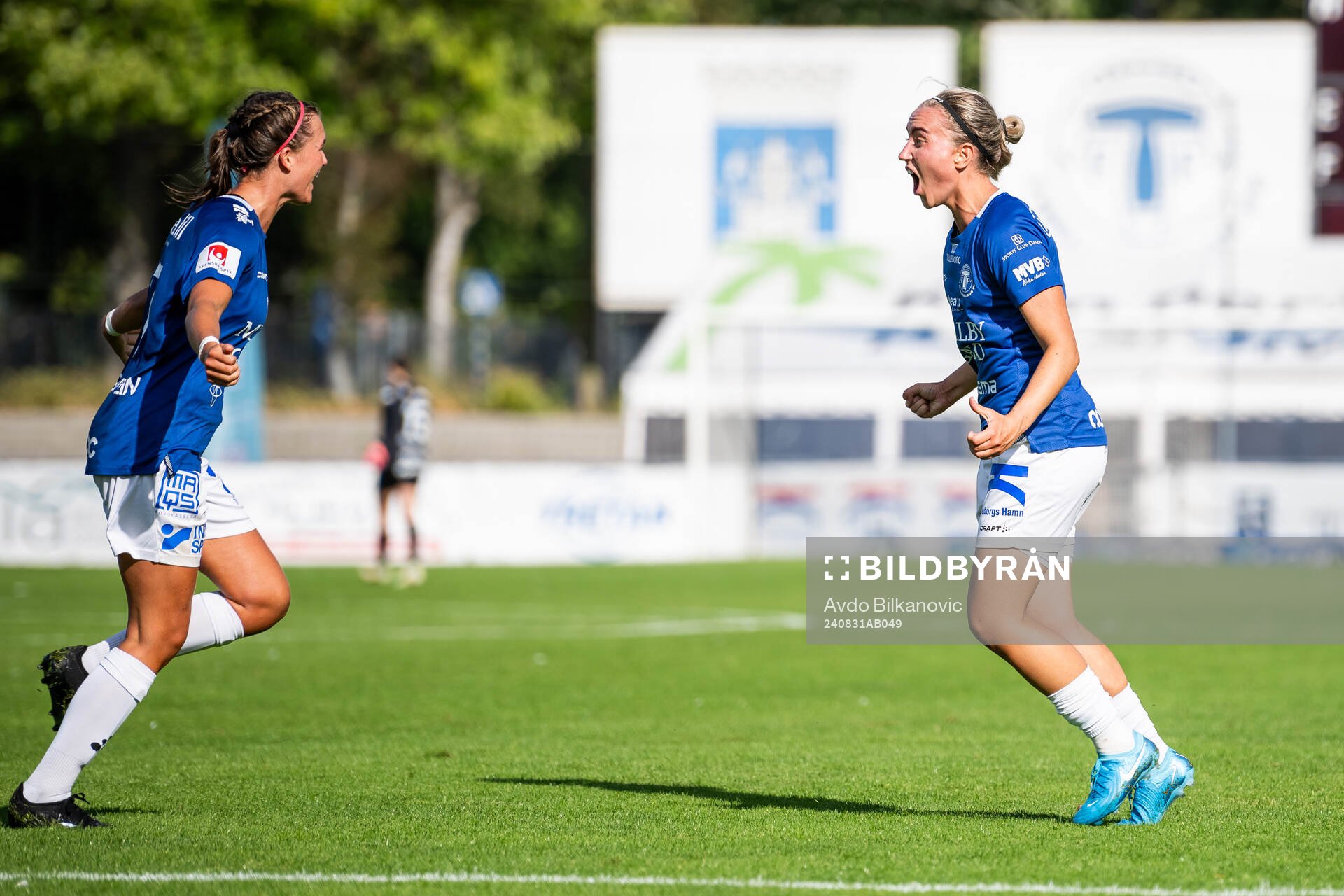 Trelleborgs Viktoria Persson och Thelma Persson Welin jublar