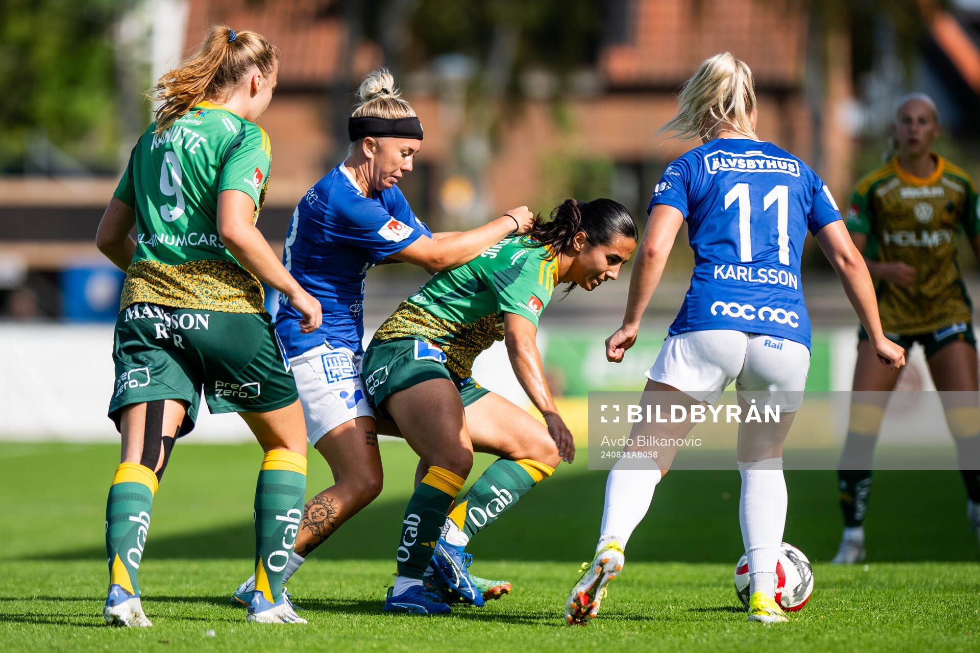 Trelleborgs Linnea Prambrant och IFK Norrköpings Vesna Milivojevic under fotbollsmatchen i Damallsvenskan mellan Trelleborg och IFK Norrköping den 31 augusti 2024 i Trelleborg.