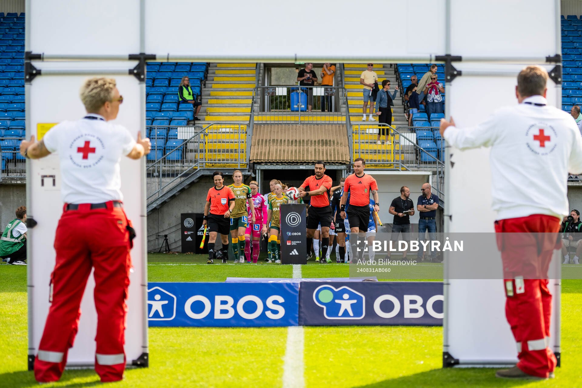 Trelleborgs och IFK Norrköpings spelare gör entré